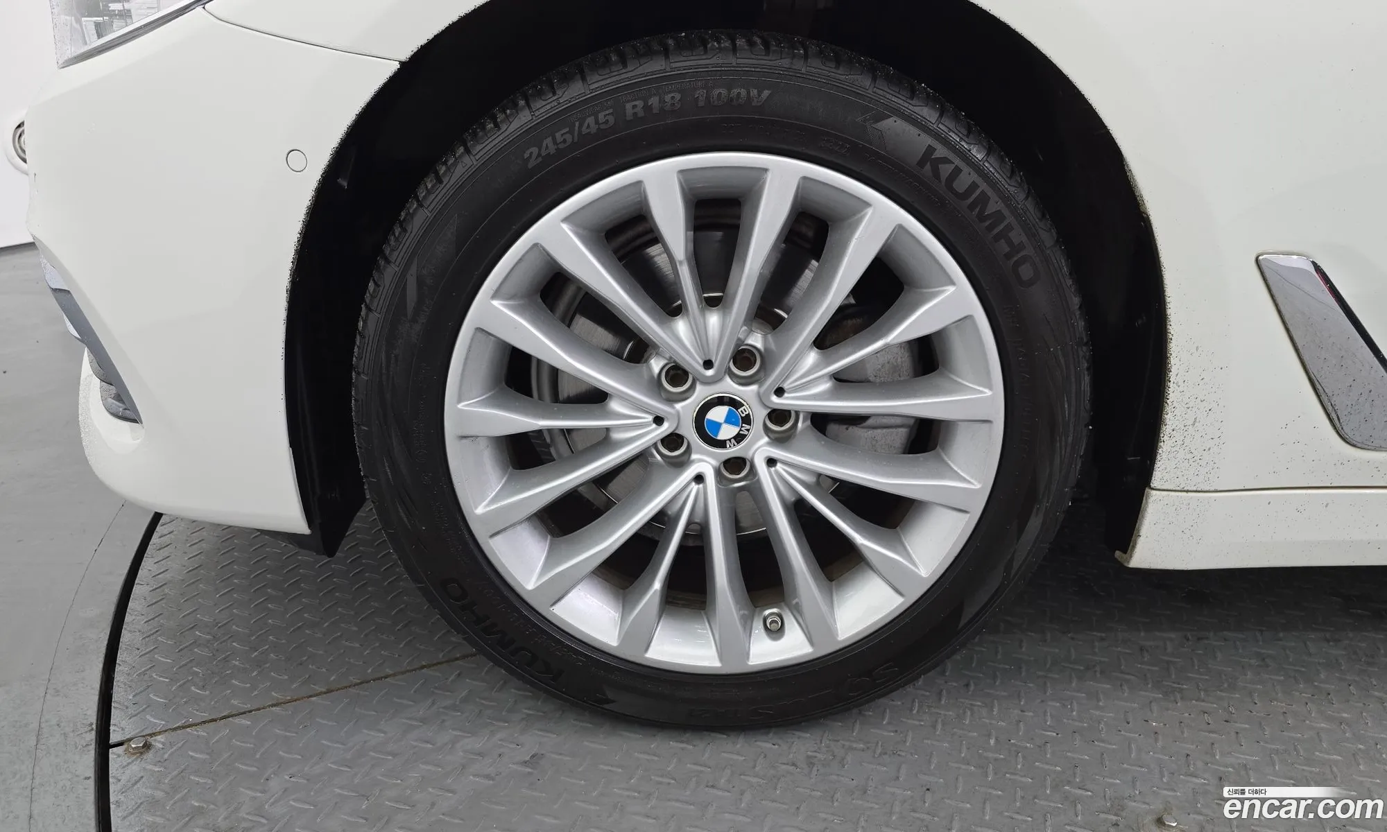 BMW 5 Series 2018 WBAJC5105JG861963 — 19