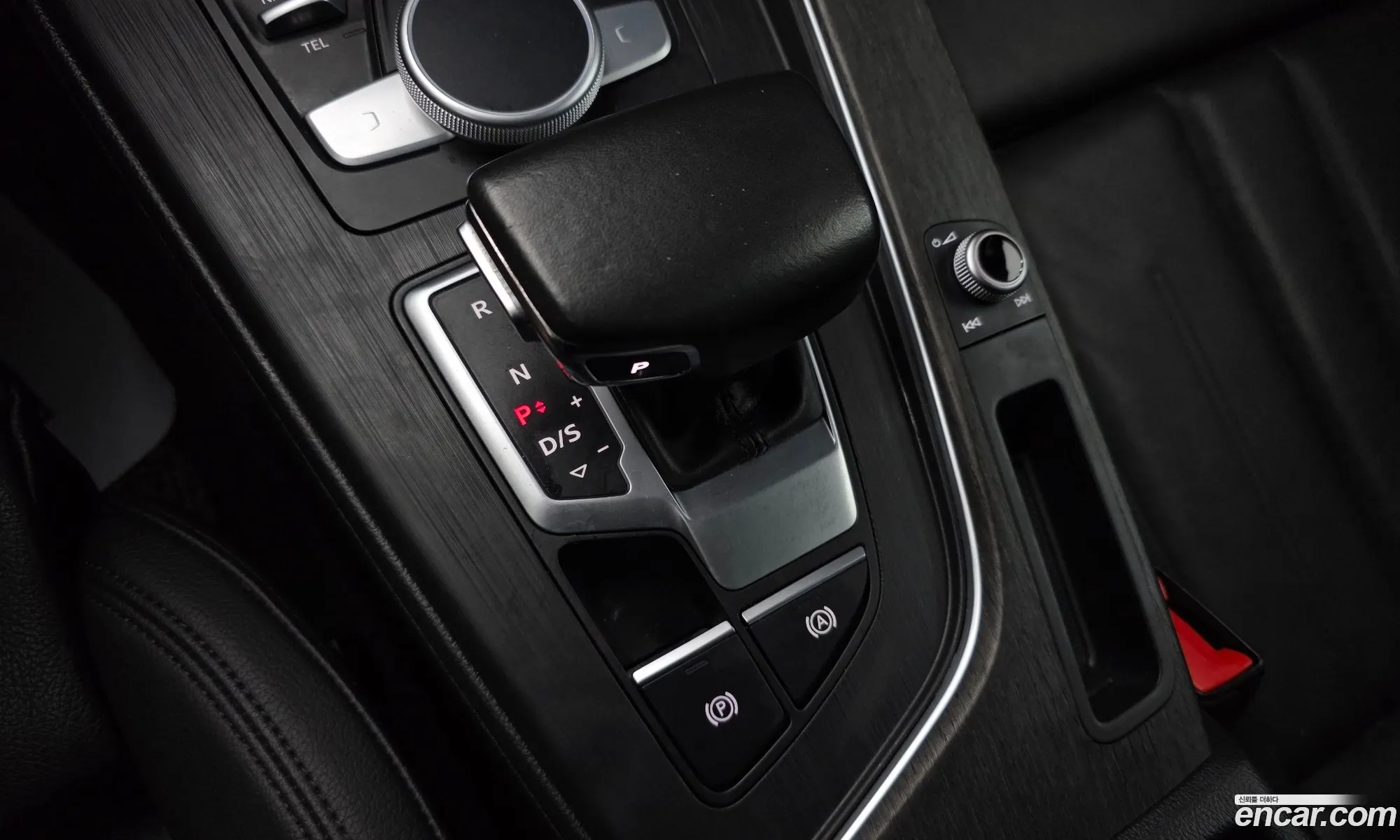 Audi A4 2018 WAUZZZF41JA181209 — 17