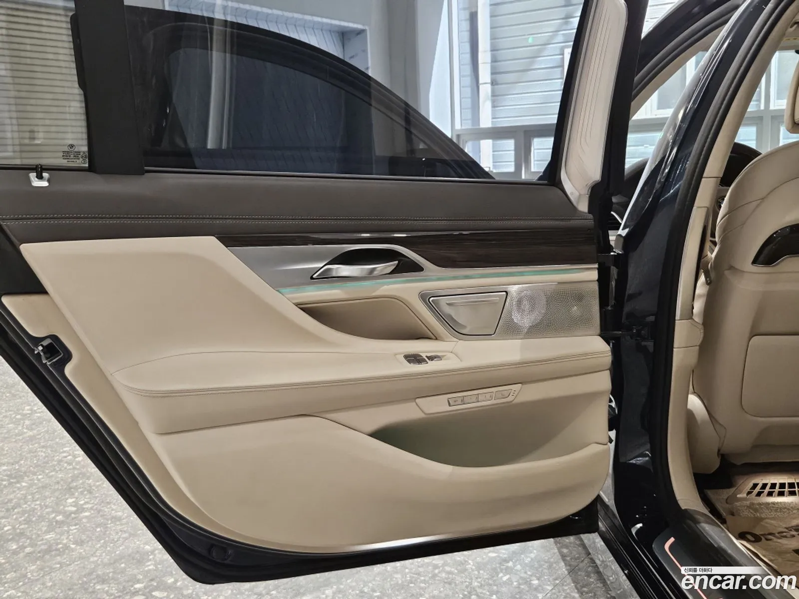 BMW 7 Series 2015 — 17