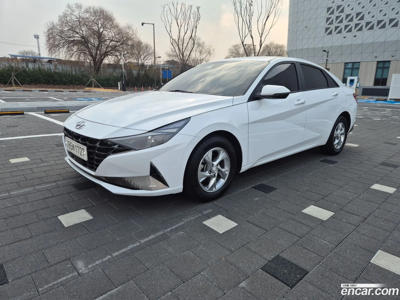 Hyundai Elantra 2022 — 4