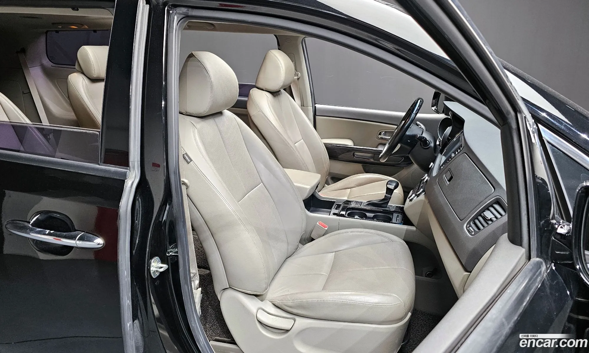 Kia Carnival 2017 KNAMB81ABJS392411 — 16