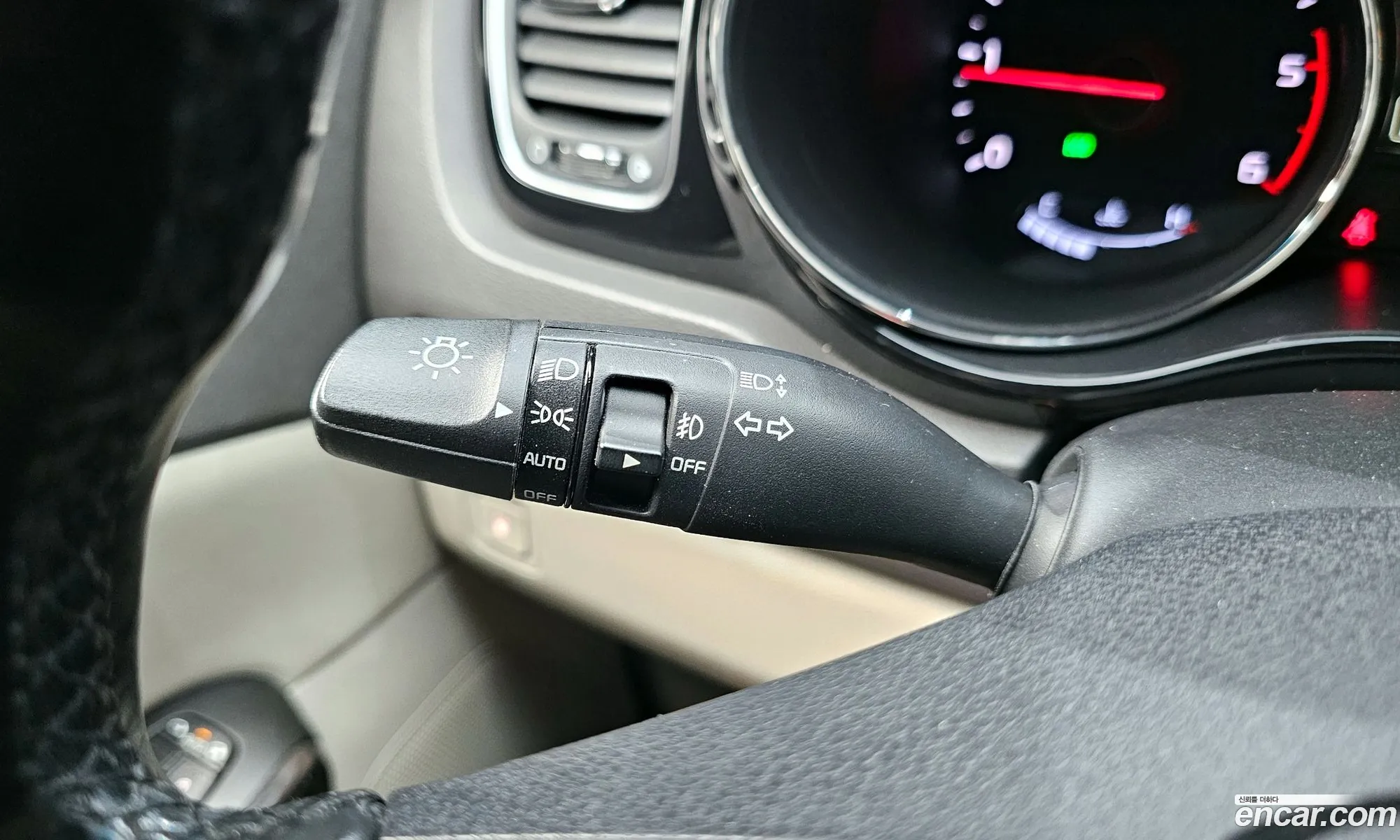Kia Carnival 2017 KNAMB81ABJS392411 — 10