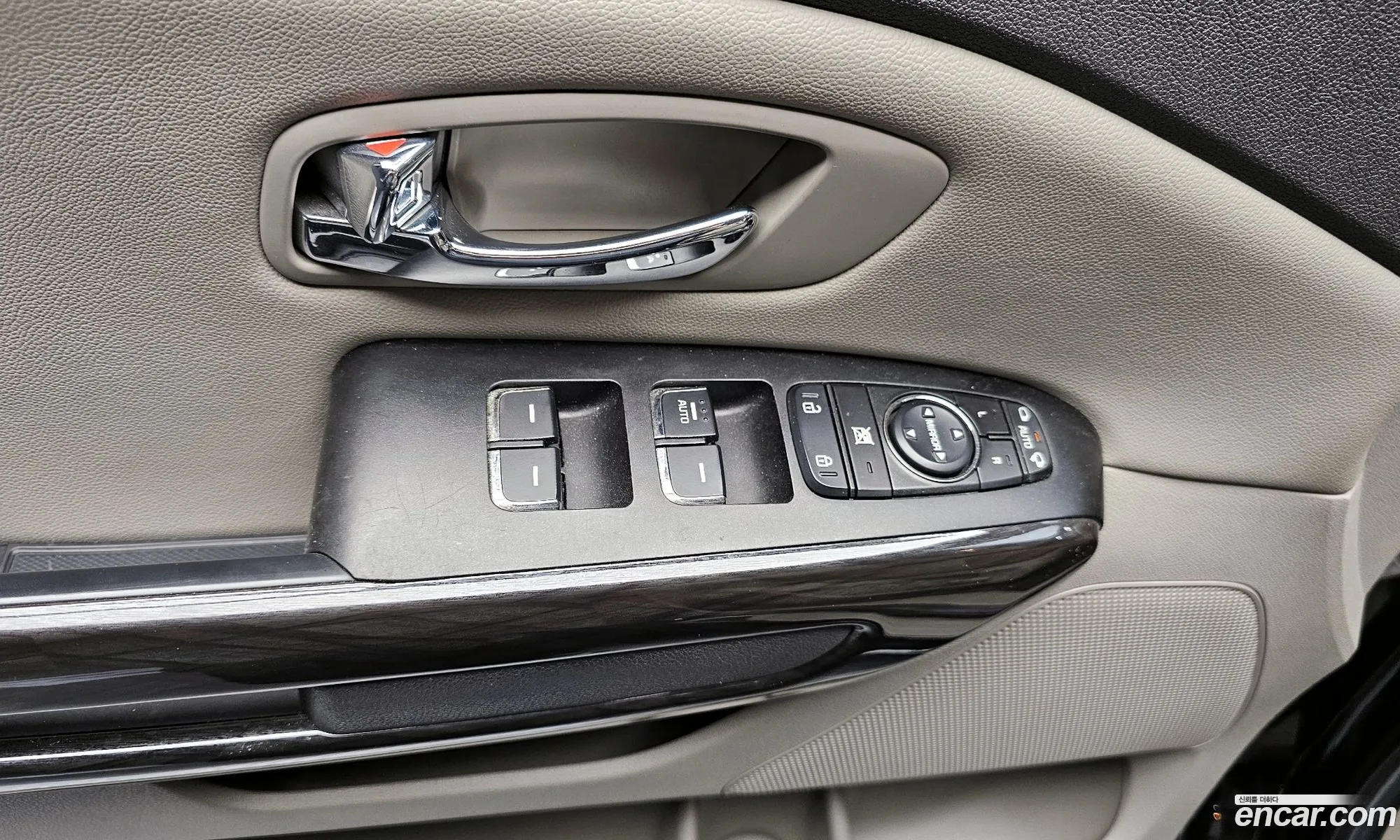 Kia Carnival 2017 KNAMB81ABJS392411 — 18