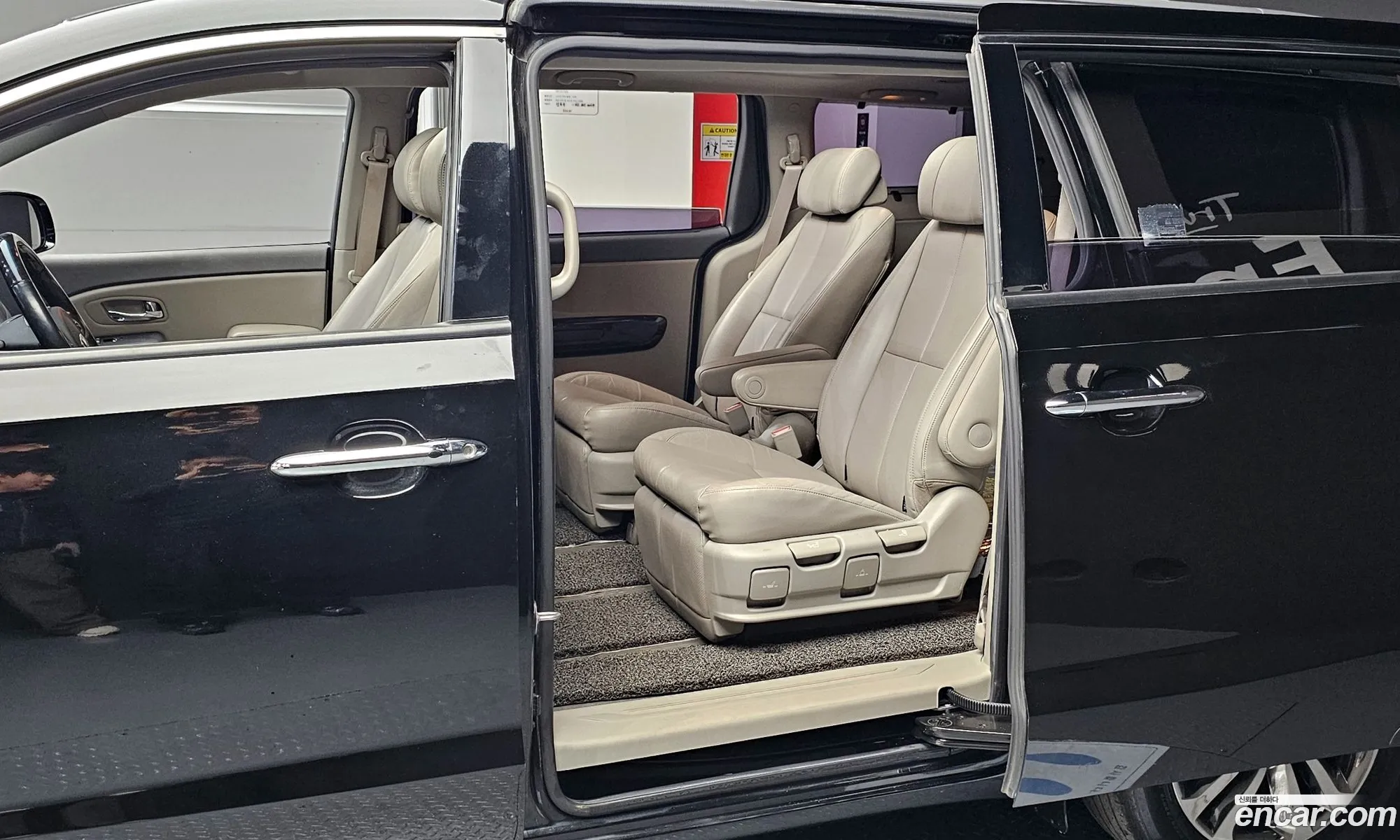 Kia Carnival 2017 KNAMB81ABJS392411 — 11