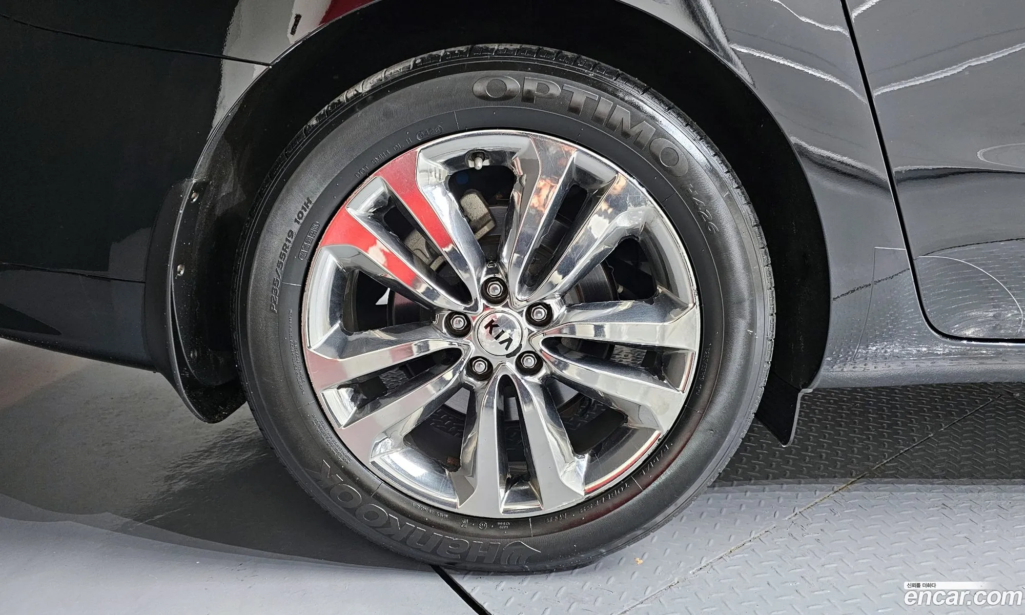 Kia Carnival 2017 KNAMB81ABJS392411 — 9