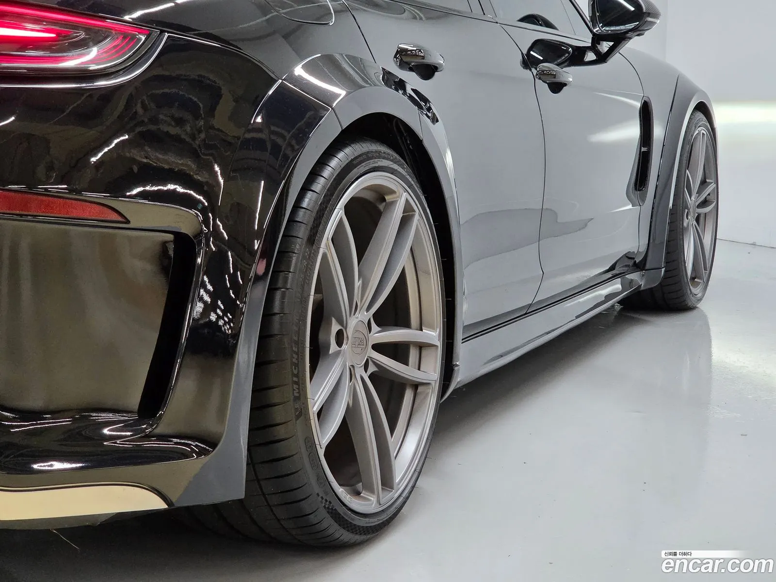 Porsche Panamera 2018 — 19
