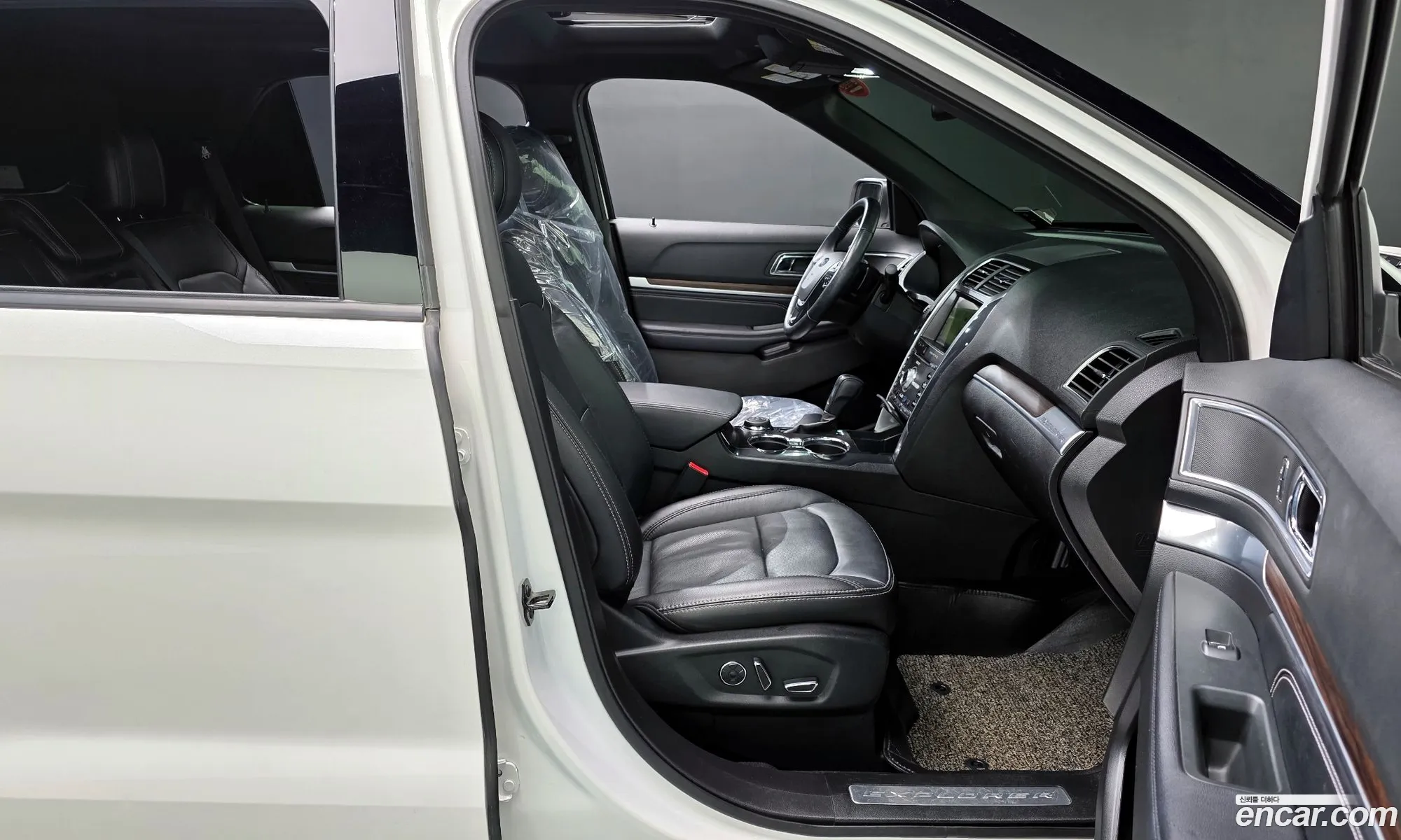 Ford Explorer 2017 1FM5K8FHXHGC12141 — 15