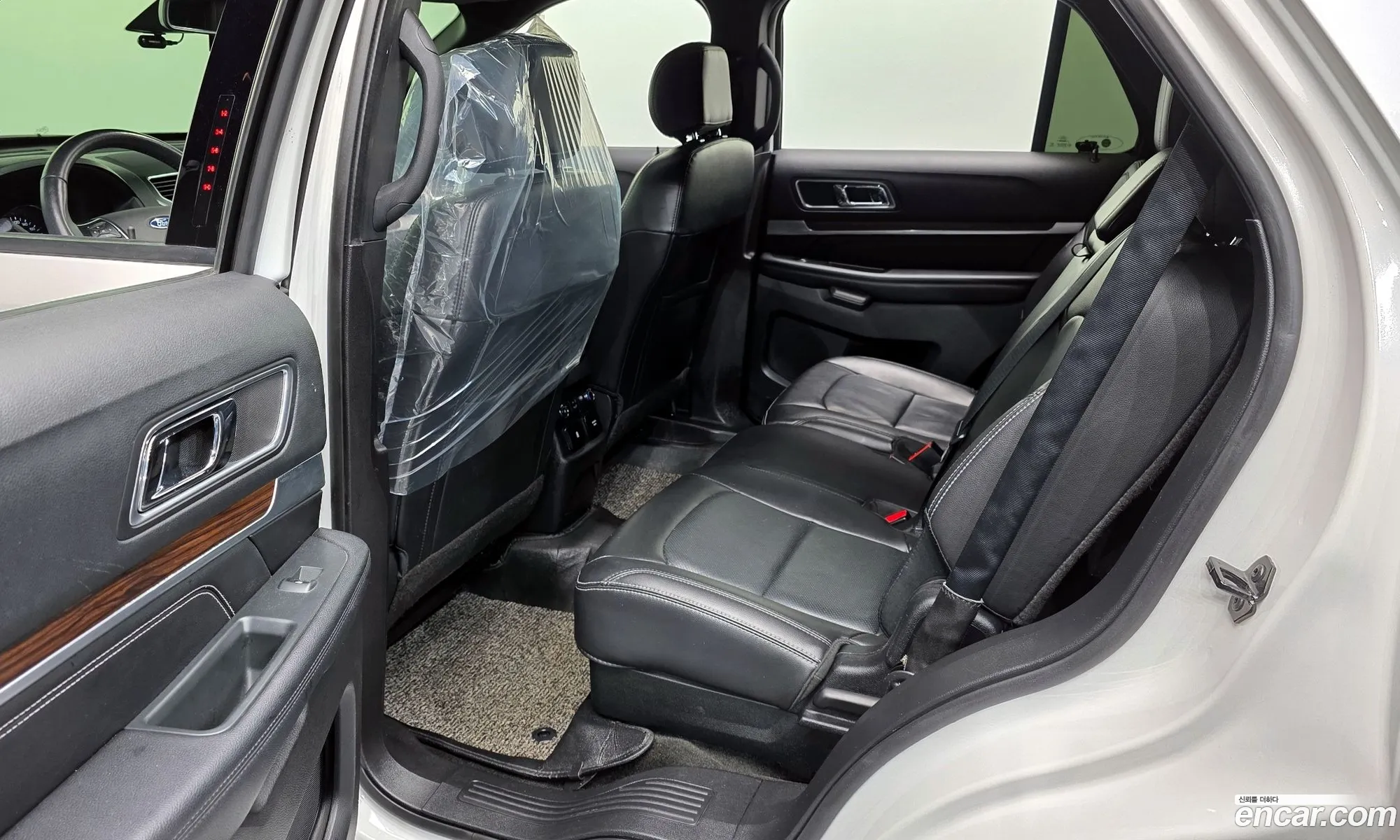 Ford Explorer 2017 1FM5K8FHXHGC12141 — 9