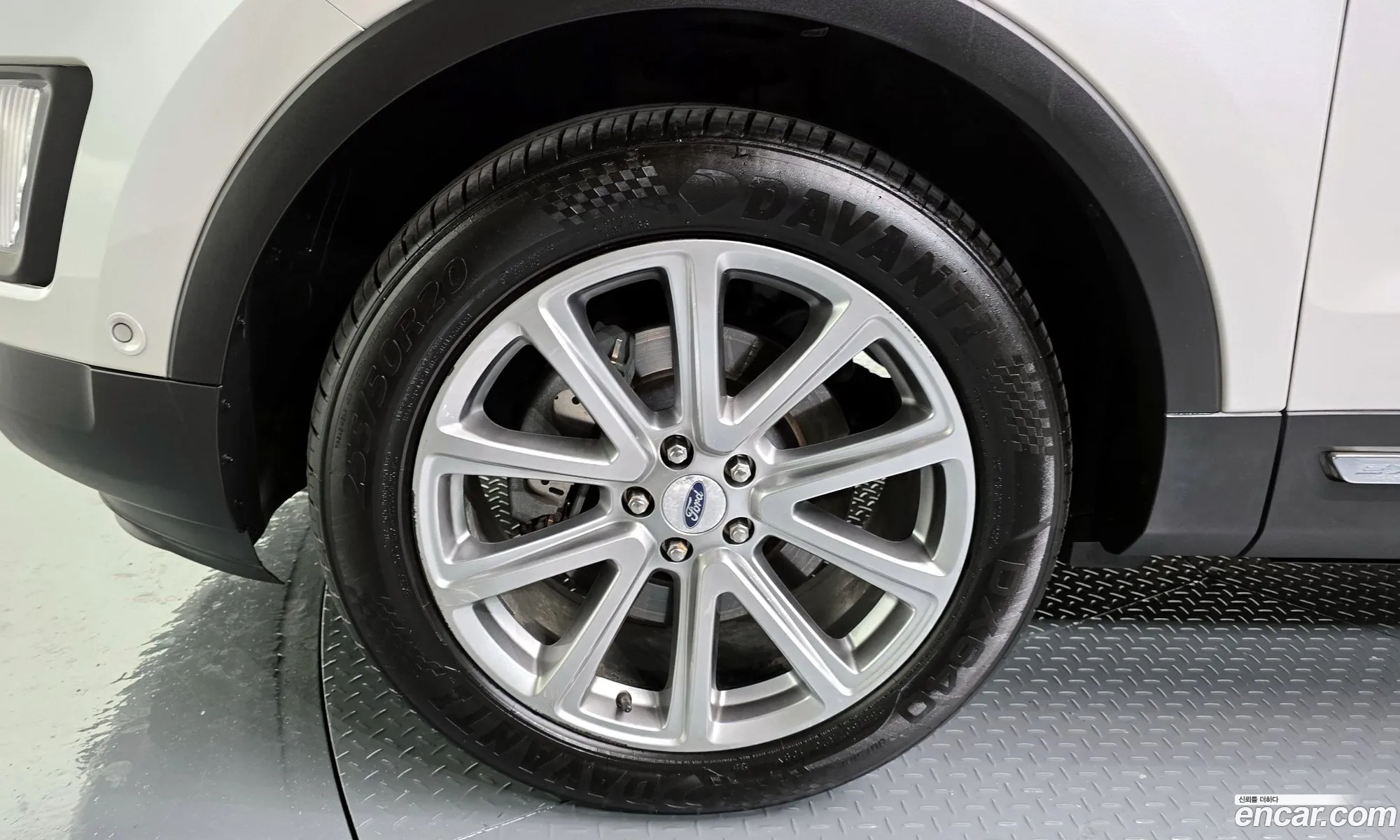 Ford Explorer 2017 1FM5K8FHXHGC12141 — 2