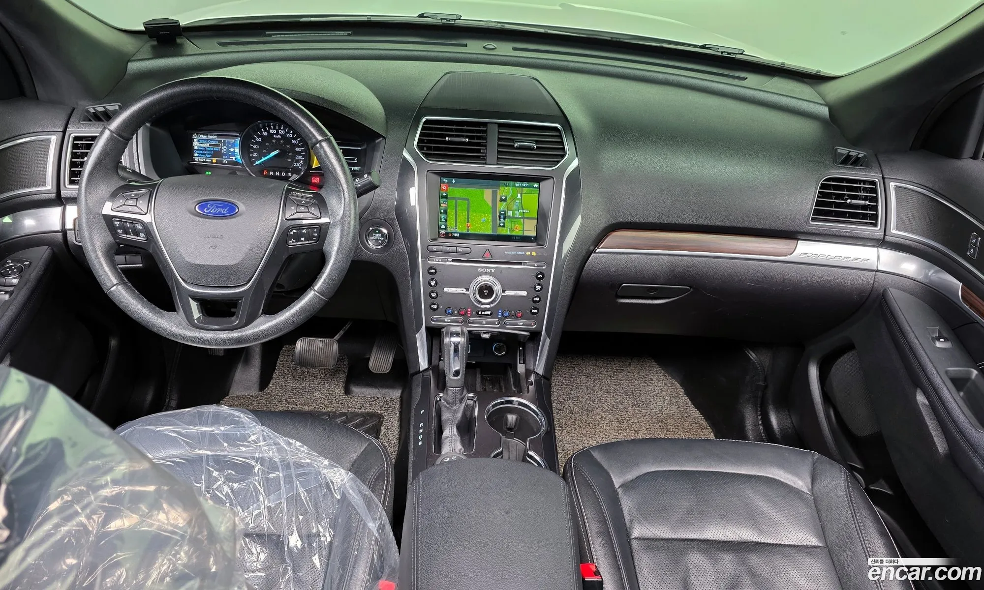 Ford Explorer 2017 1FM5K8FHXHGC12141 — 12