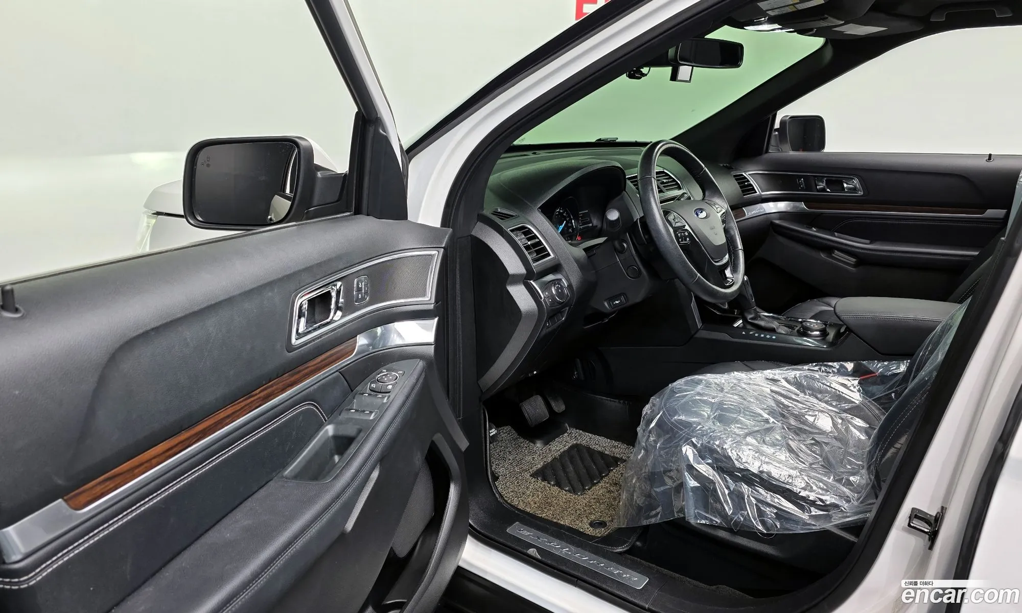Ford Explorer 2017 1FM5K8FHXHGC12141 — 3