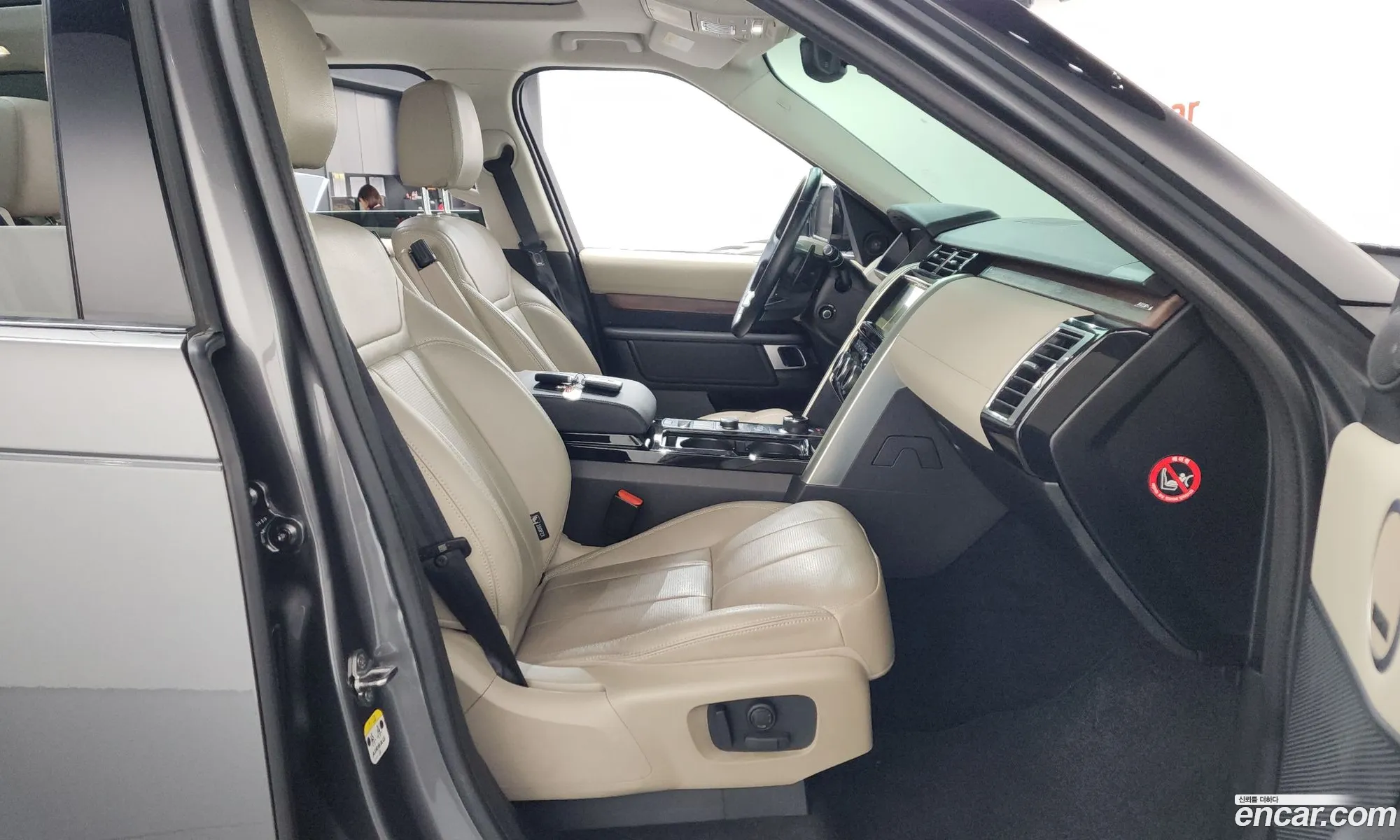 Land Rover Discovery 5 2019 SALRA2BK5K2405723 — 2