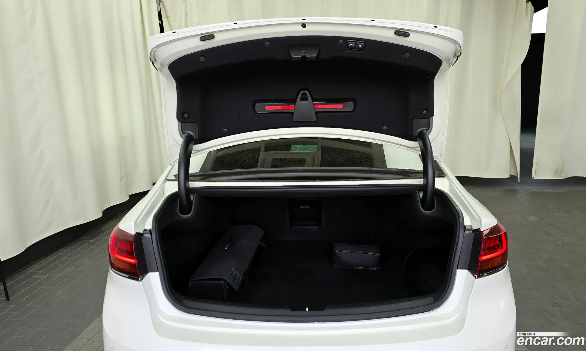 Kia K7 Premier Hybrid 2020 — 13