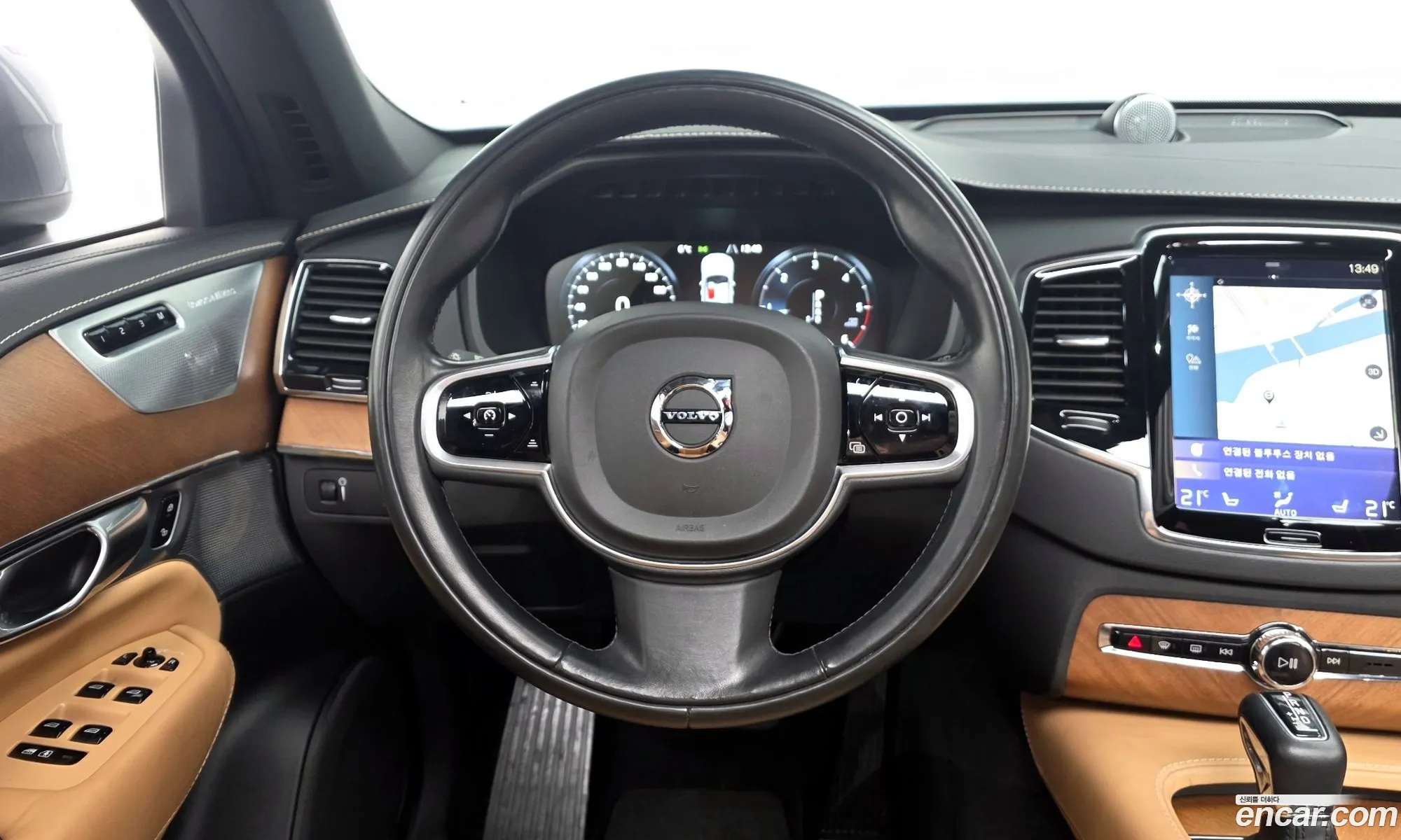 Volvo XC90 2017 YV1LF68ACJ1214089 — 9