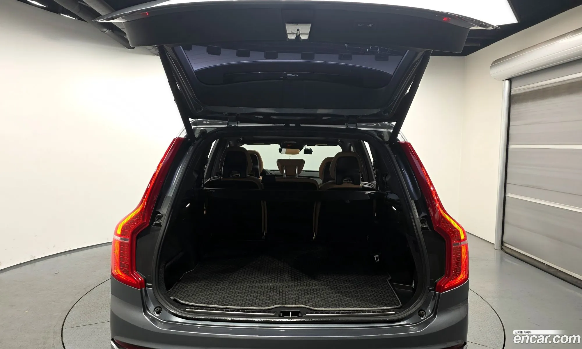 Volvo XC90 2017 YV1LF68ACJ1214089 — 16