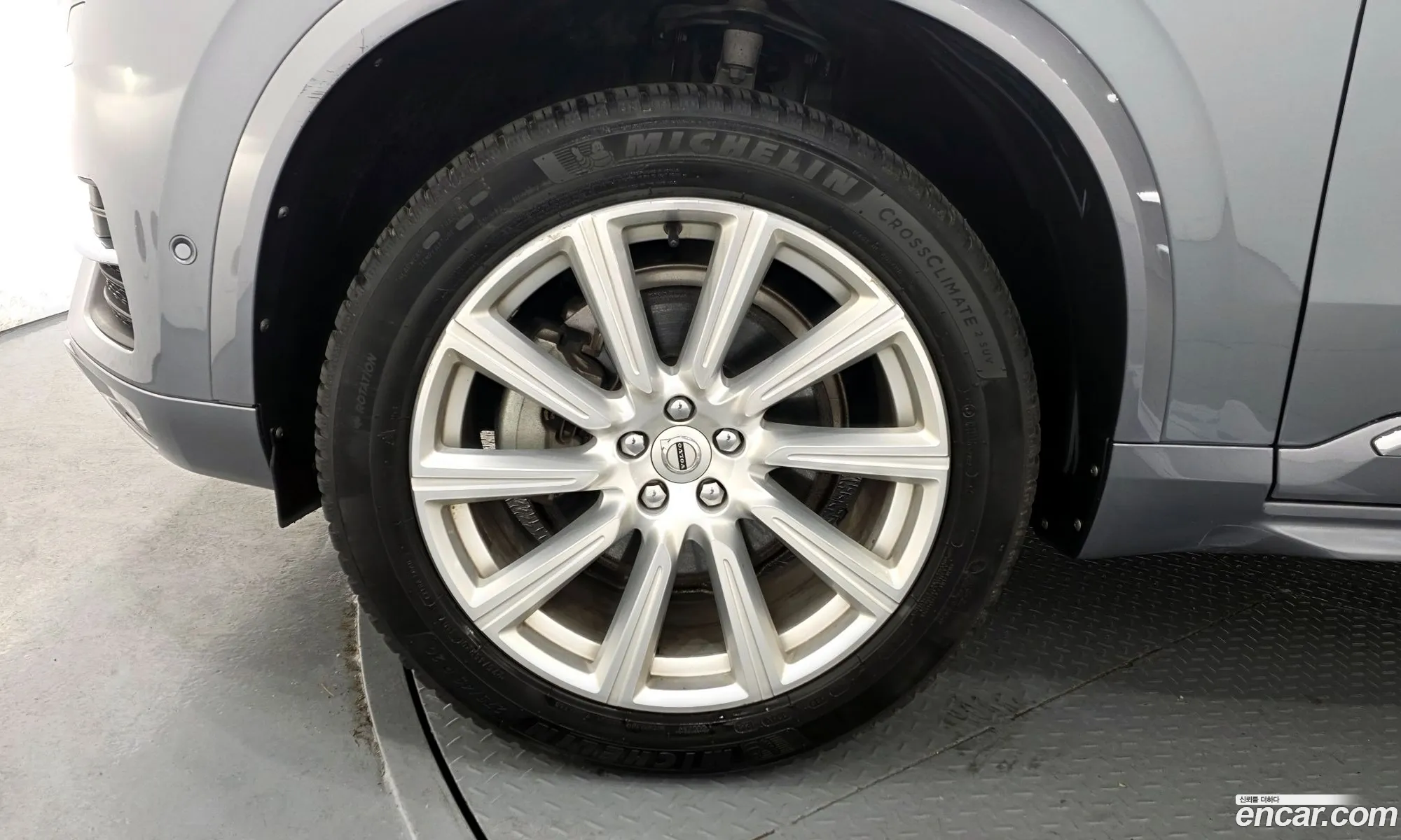 Volvo XC90 2017 YV1LF68ACJ1214089 — 14