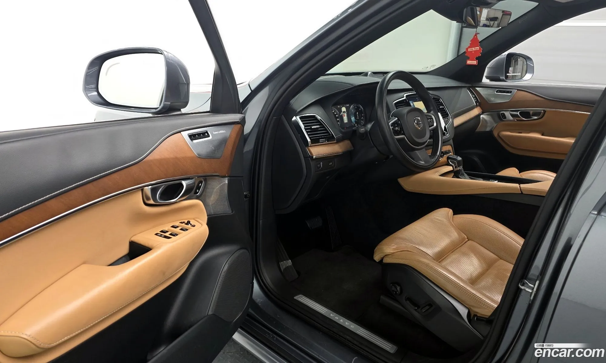 Volvo XC90 2017 YV1LF68ACJ1214089 — 18
