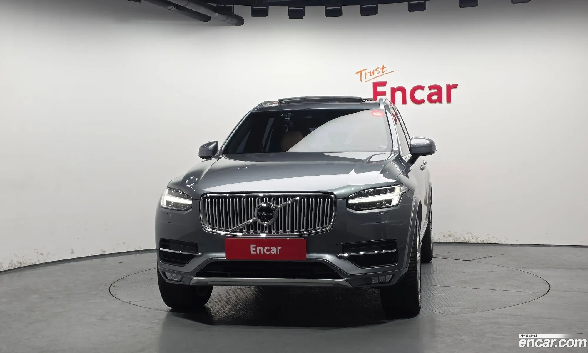 Volvo XC90 2017 YV1LF68ACJ1214089 — 4