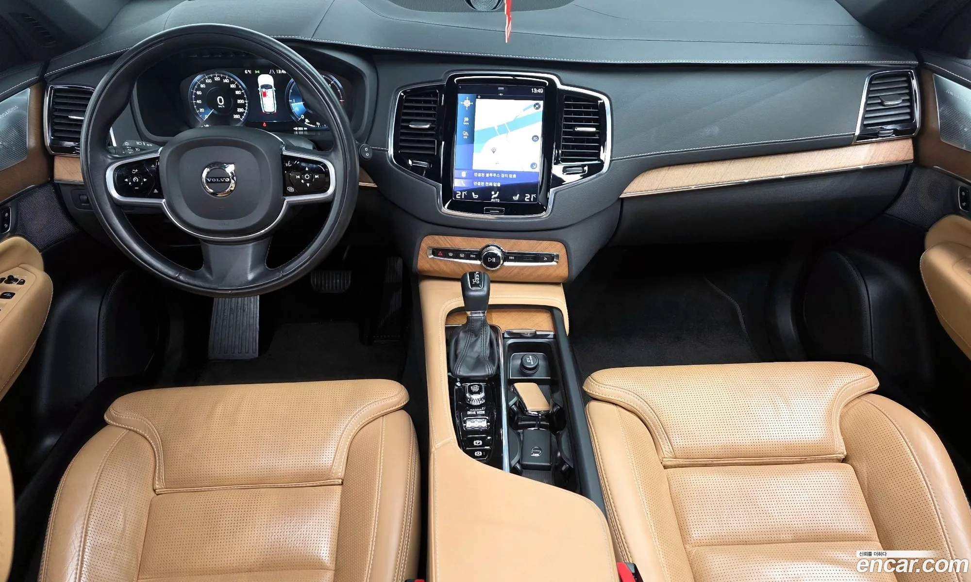 Volvo XC90 2017 YV1LF68ACJ1214089 — 2