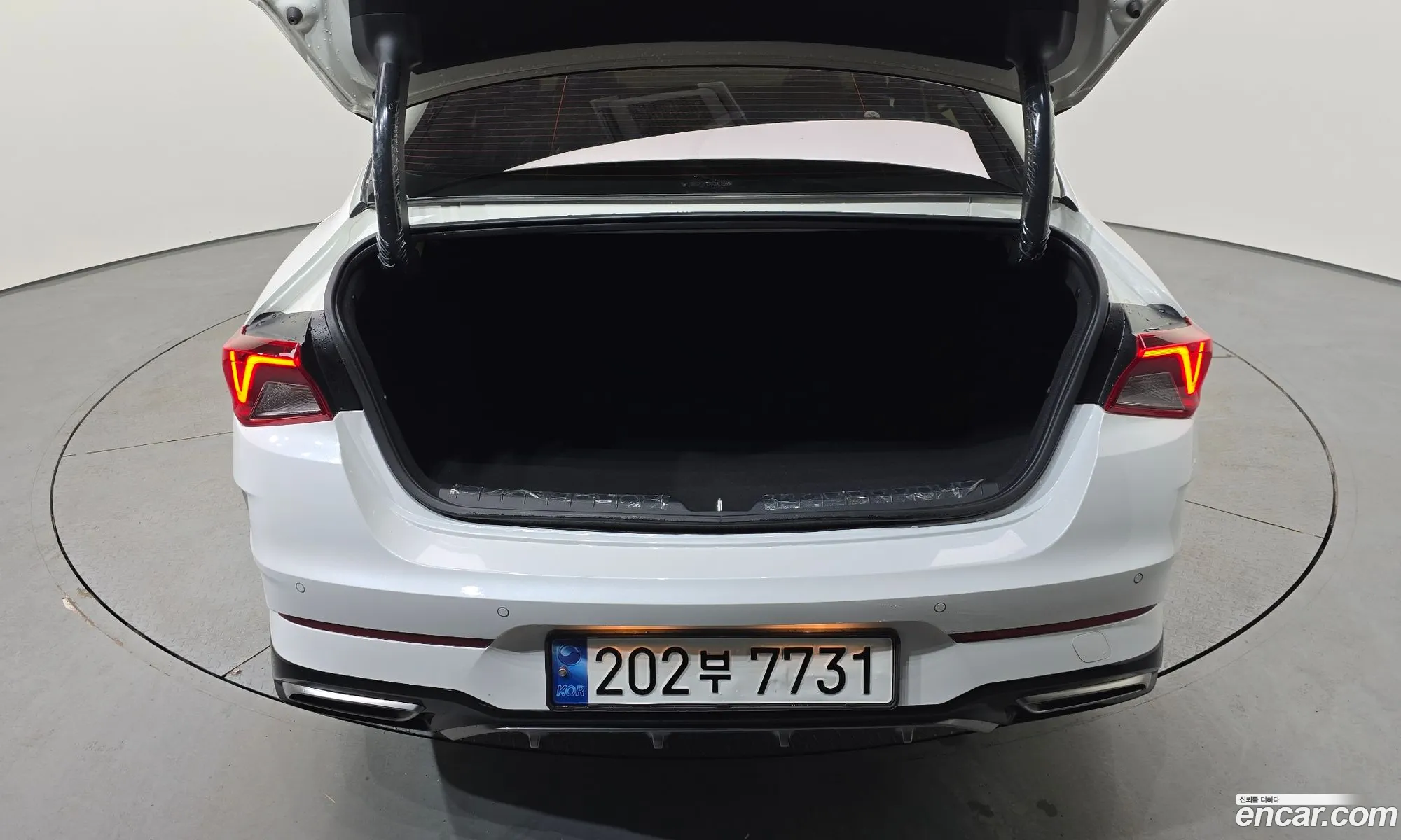 Kia K5 2023 — 10