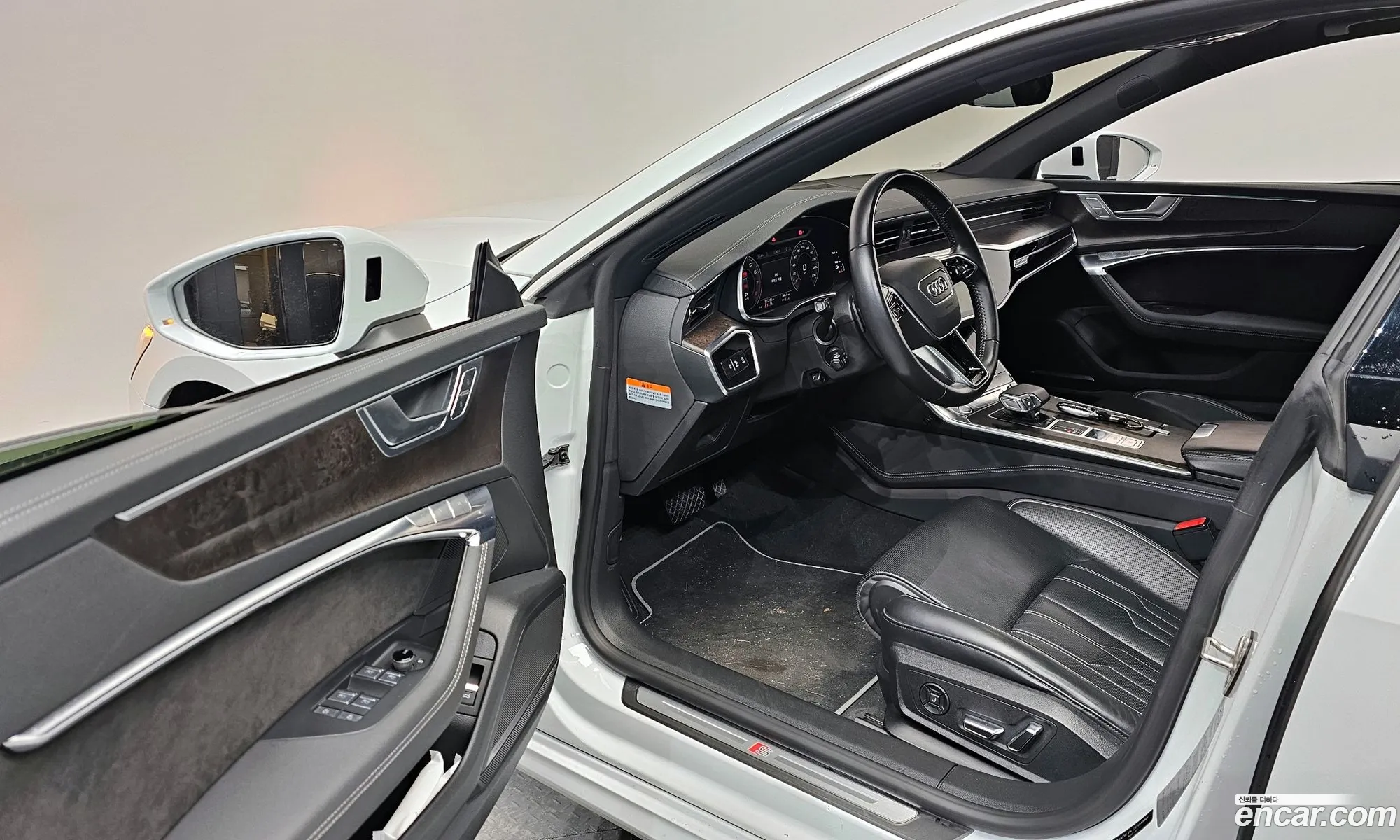 Audi A7 2020 WAUZZZF21LN092394 — 7