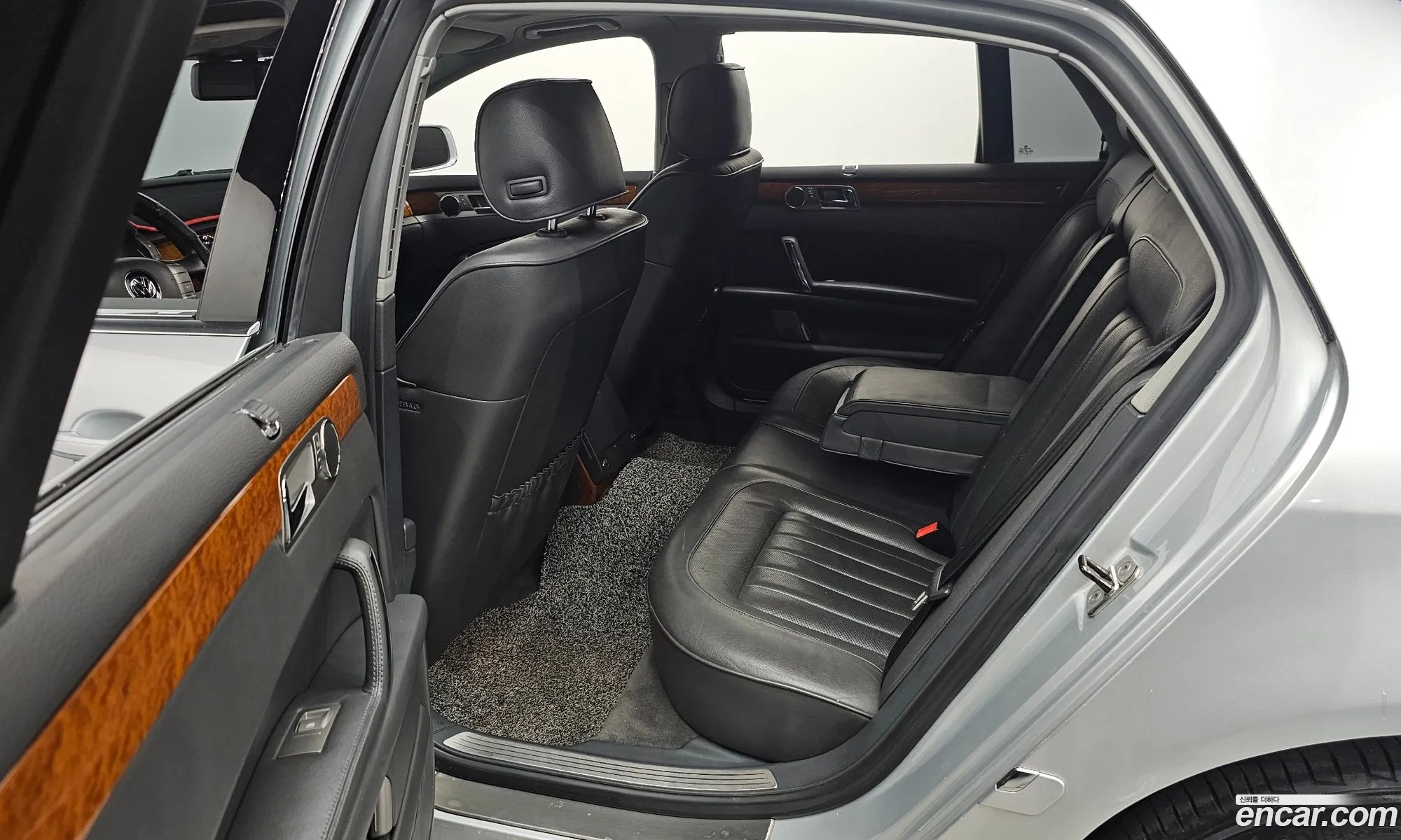 Volkswagen Phaeton 2011 WVWZZZ3DZB8002558 — 3