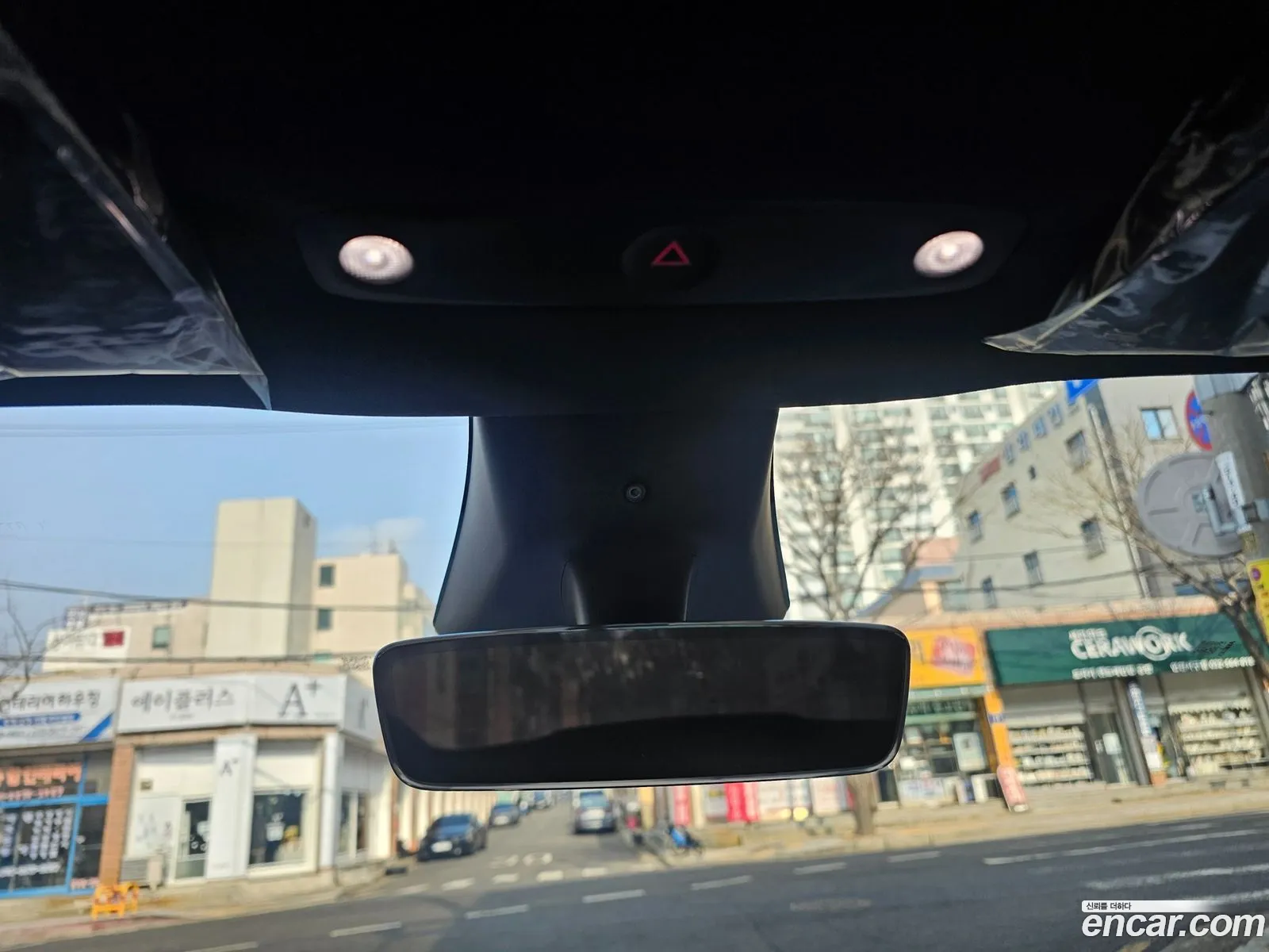 Tesla Model Y 2026 — 14