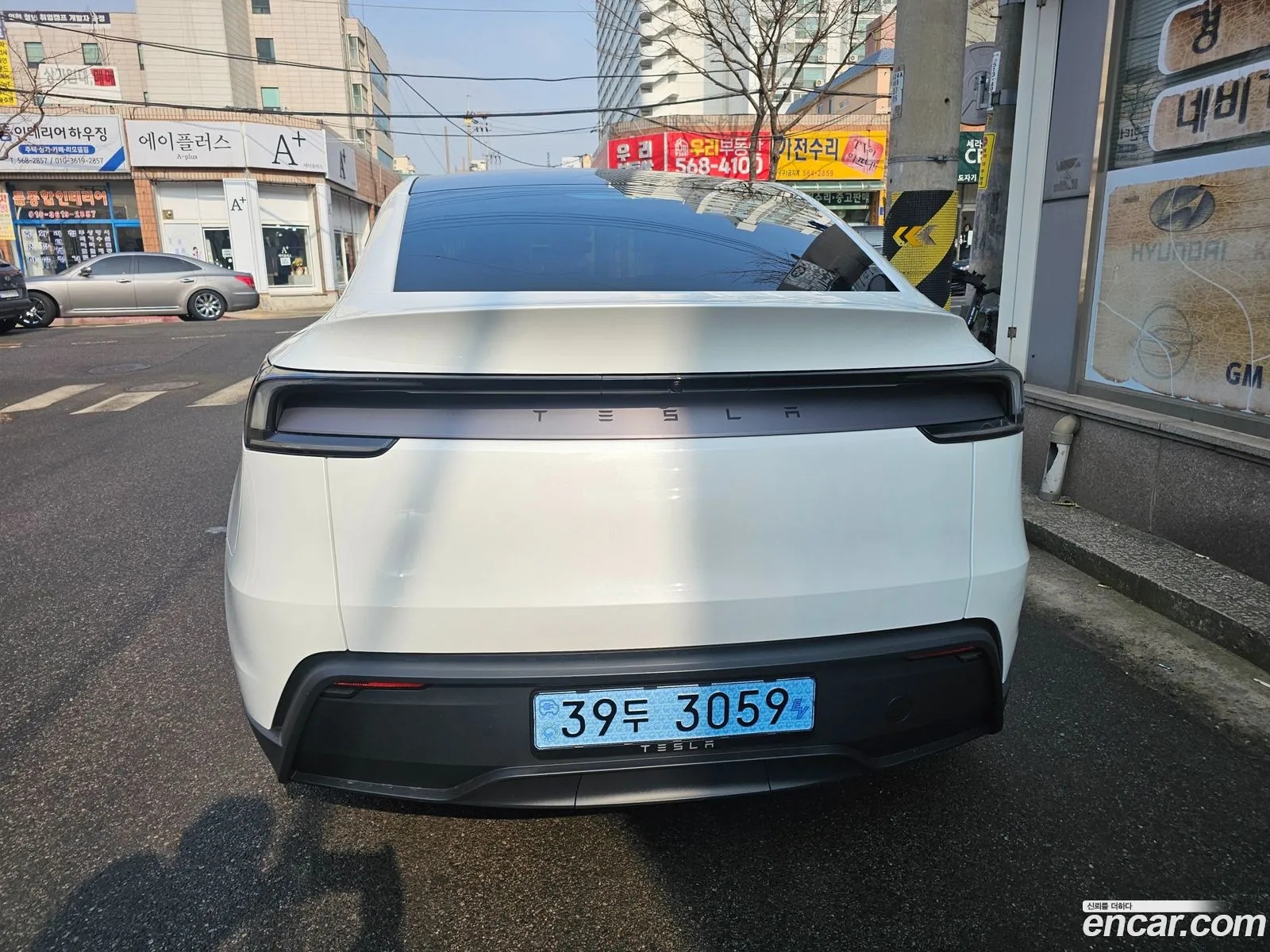 Tesla Model Y 2026 — 12