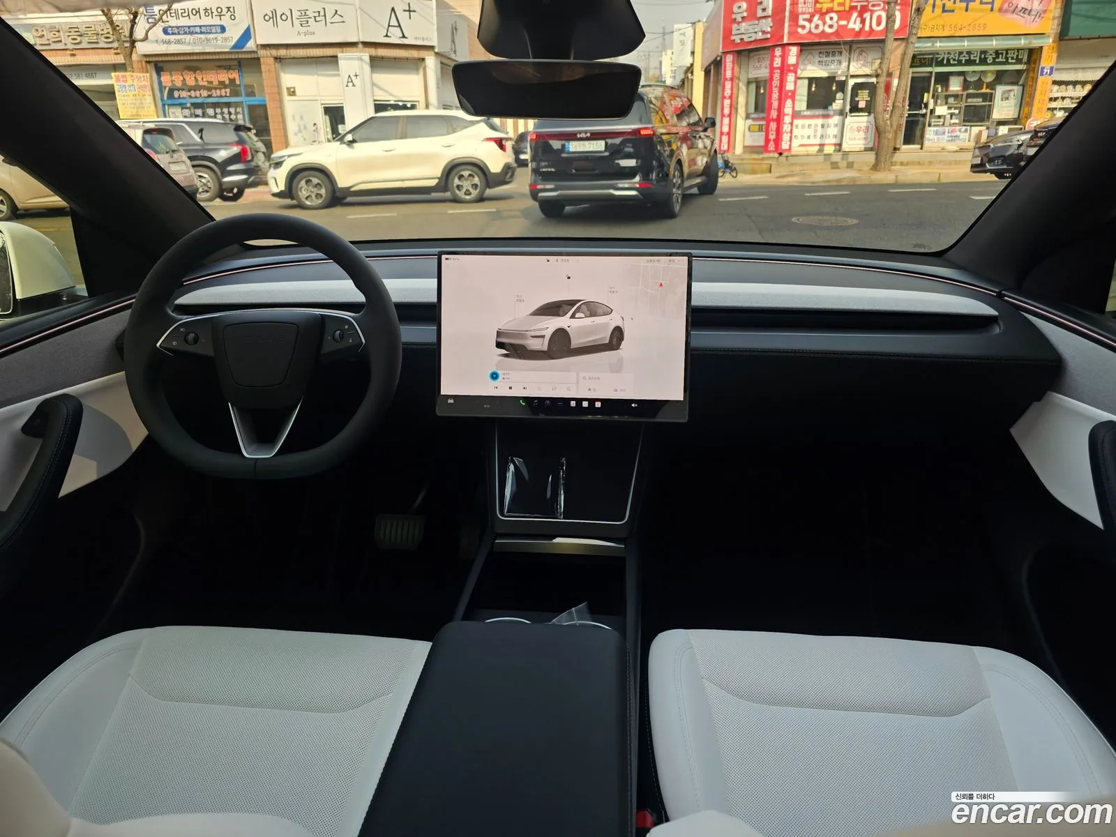 Tesla Model Y 2026 — 9