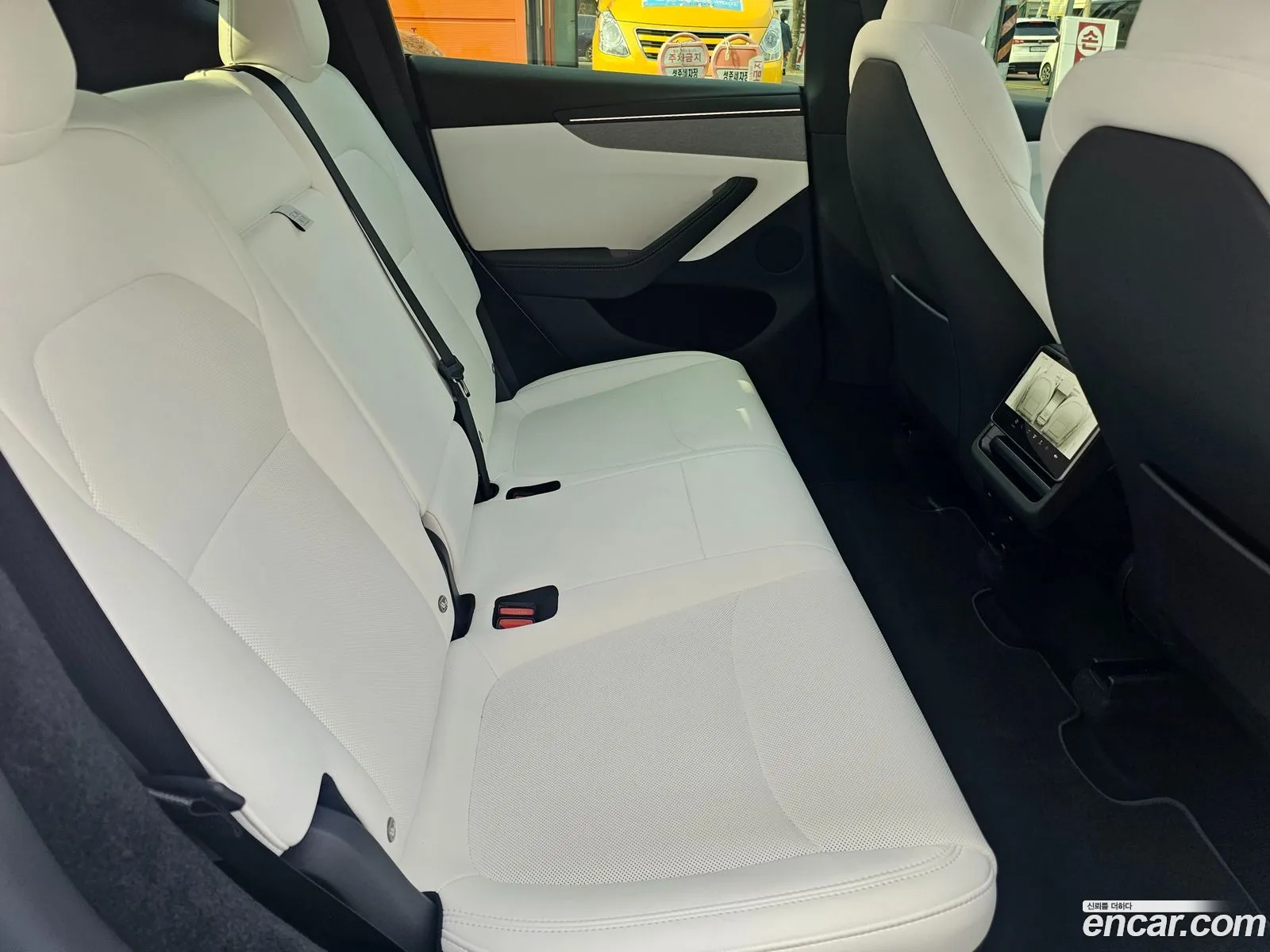 Tesla Model Y 2026 — 4