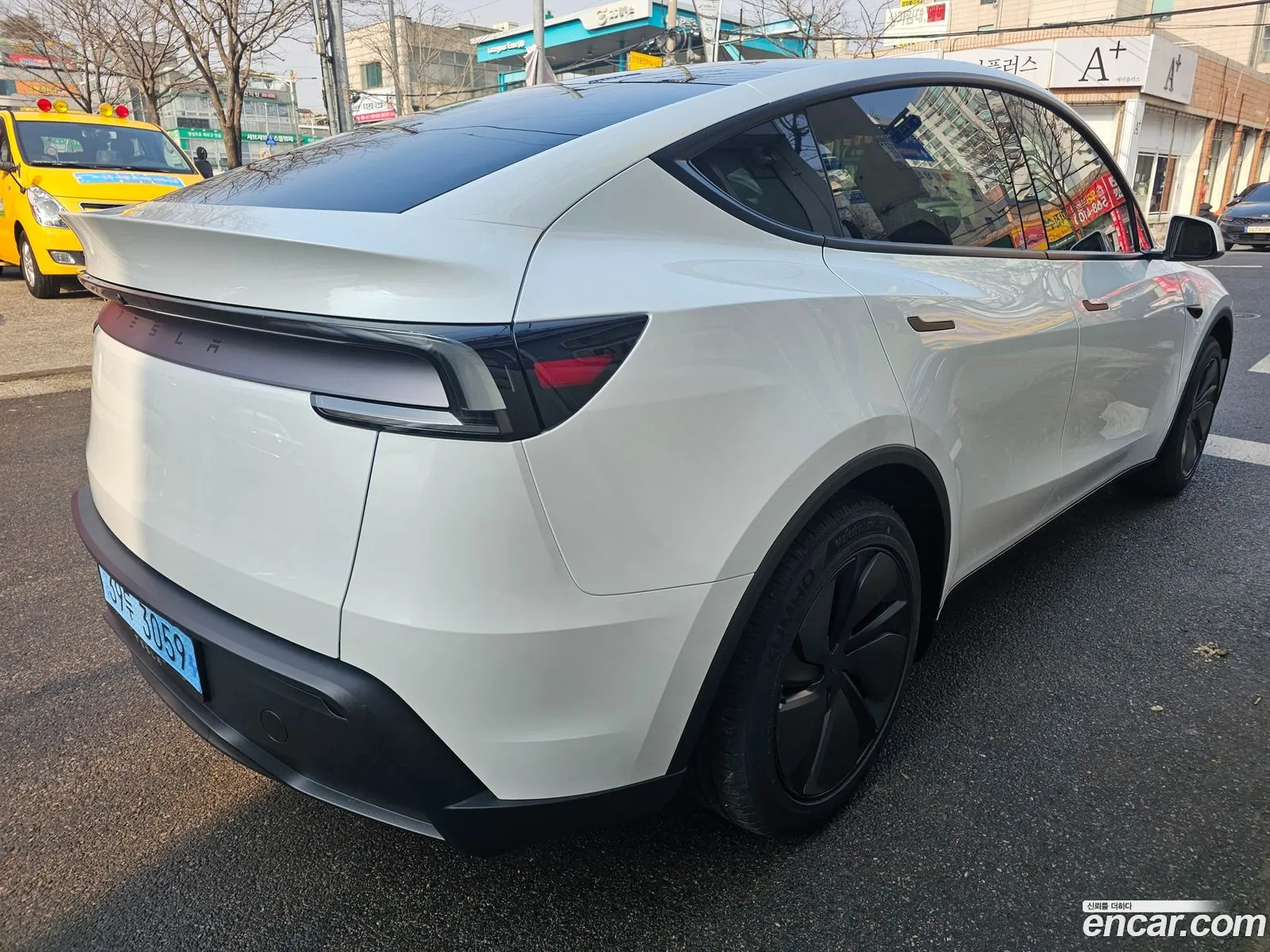 Tesla Model Y 2026 — 20