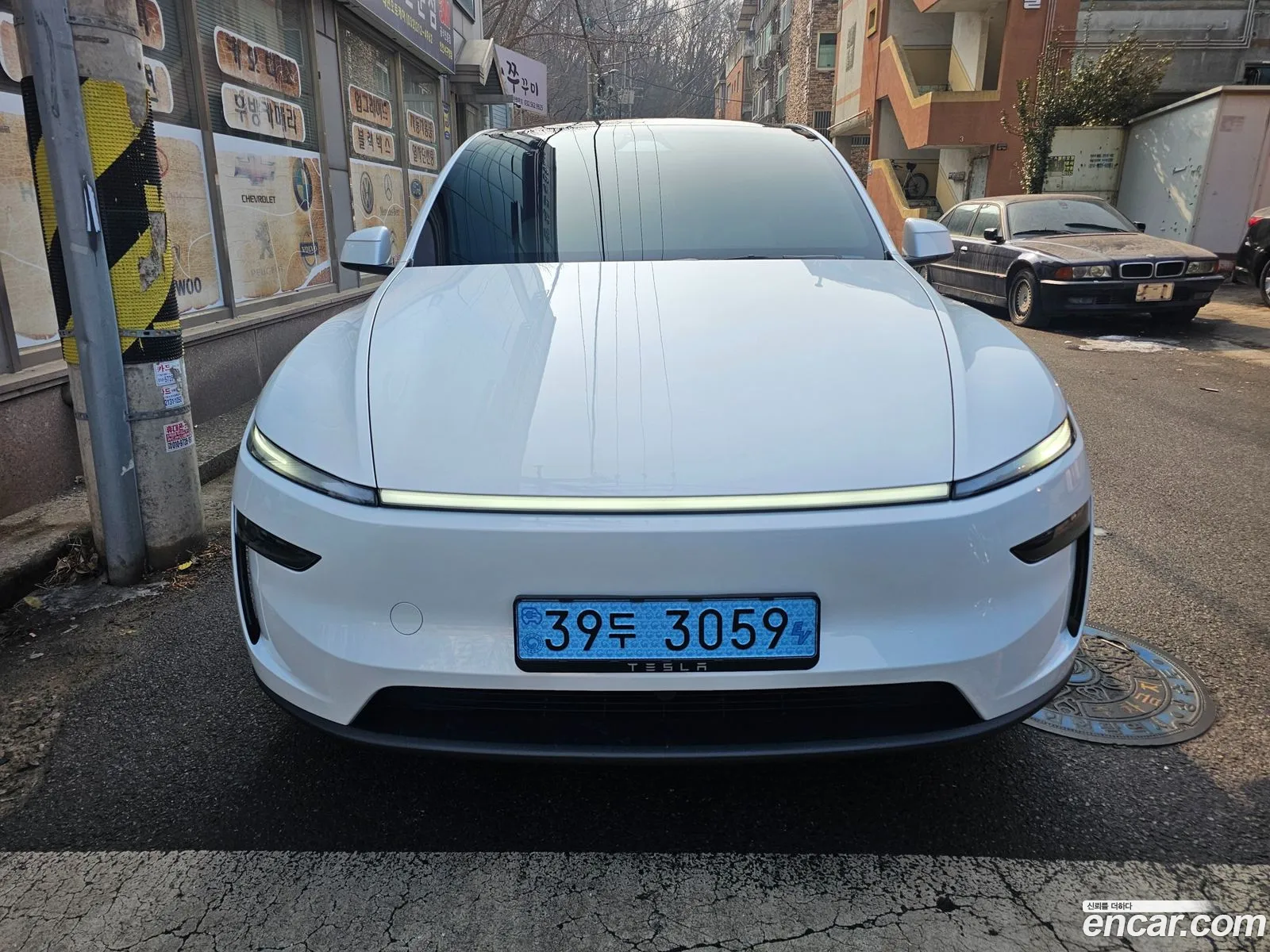Tesla Model Y 2026 — 18