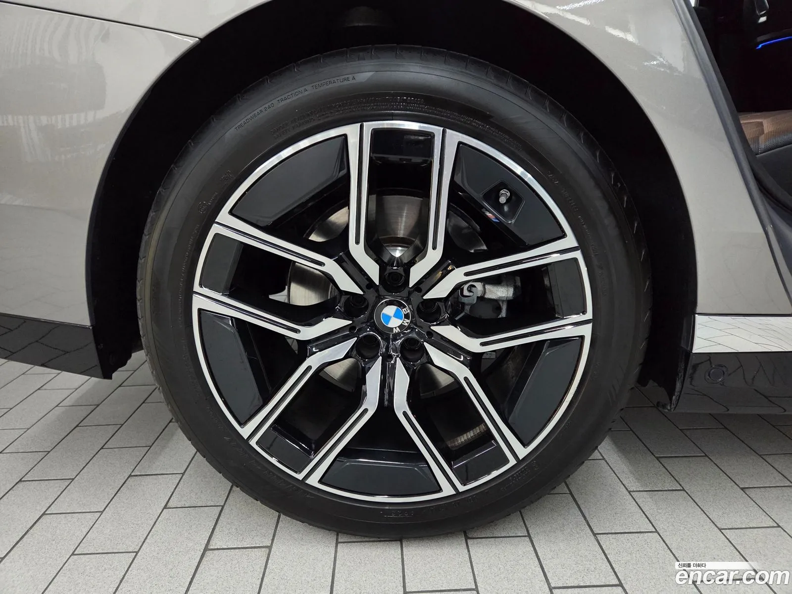 BMW 7 Series 2024 — 17