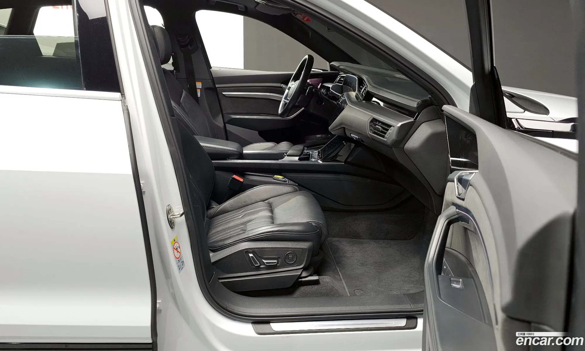 Audi e-tron 2021 WAUZZZGE3MB043533 — 17