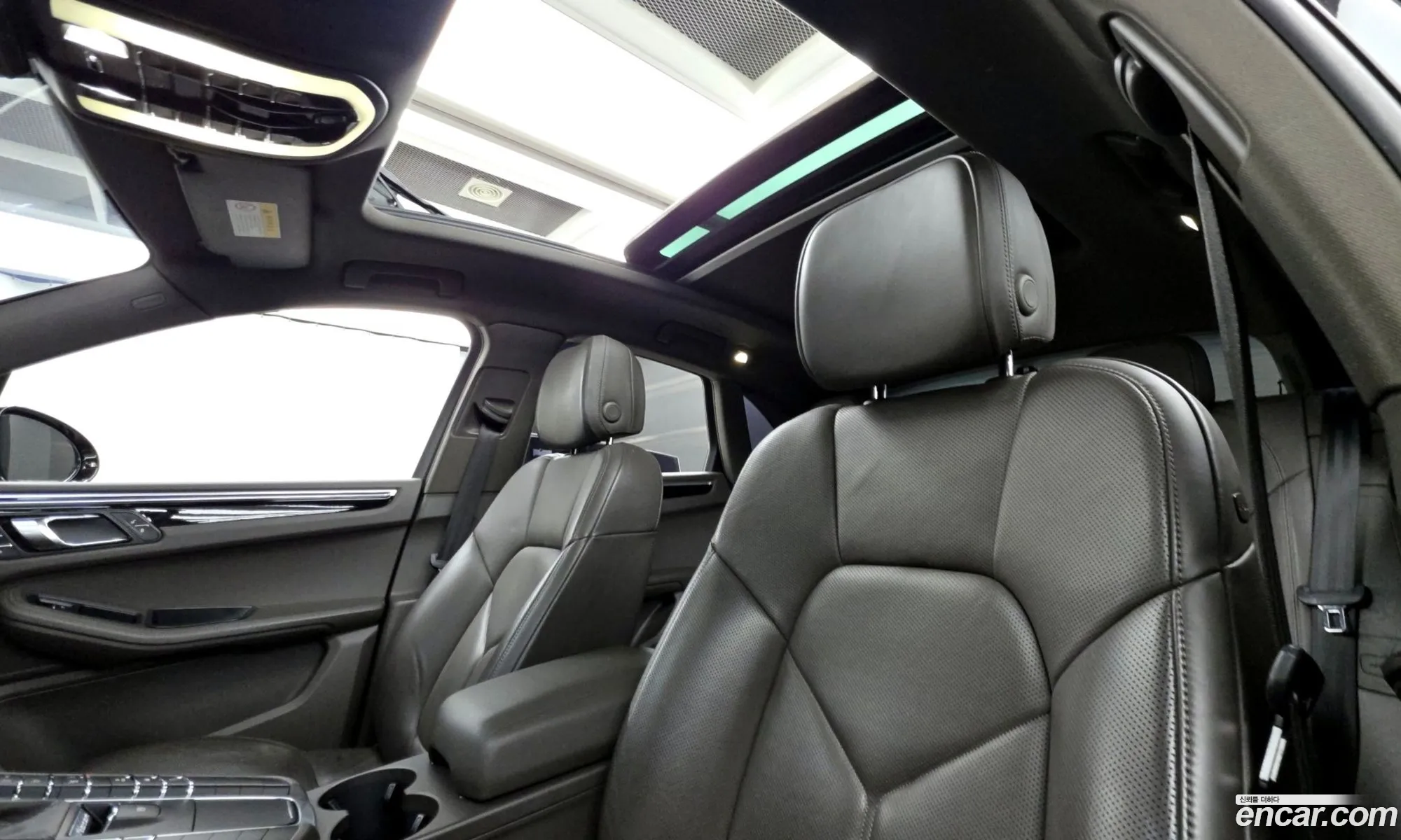 Porsche Macan 2016 WP1AD295XHLB70152 — 16