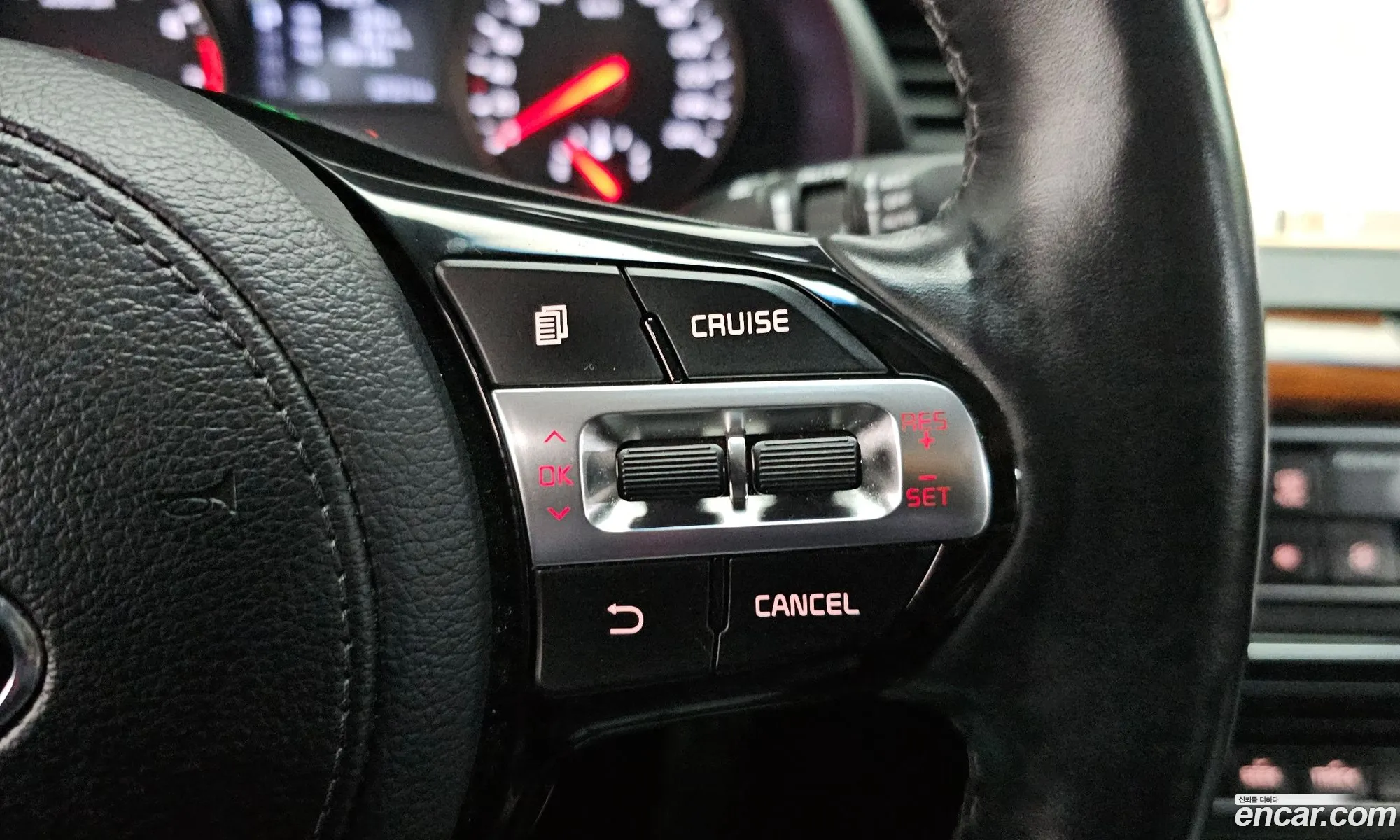 Kia K7 2016 KNALB415BGA037885 — 6