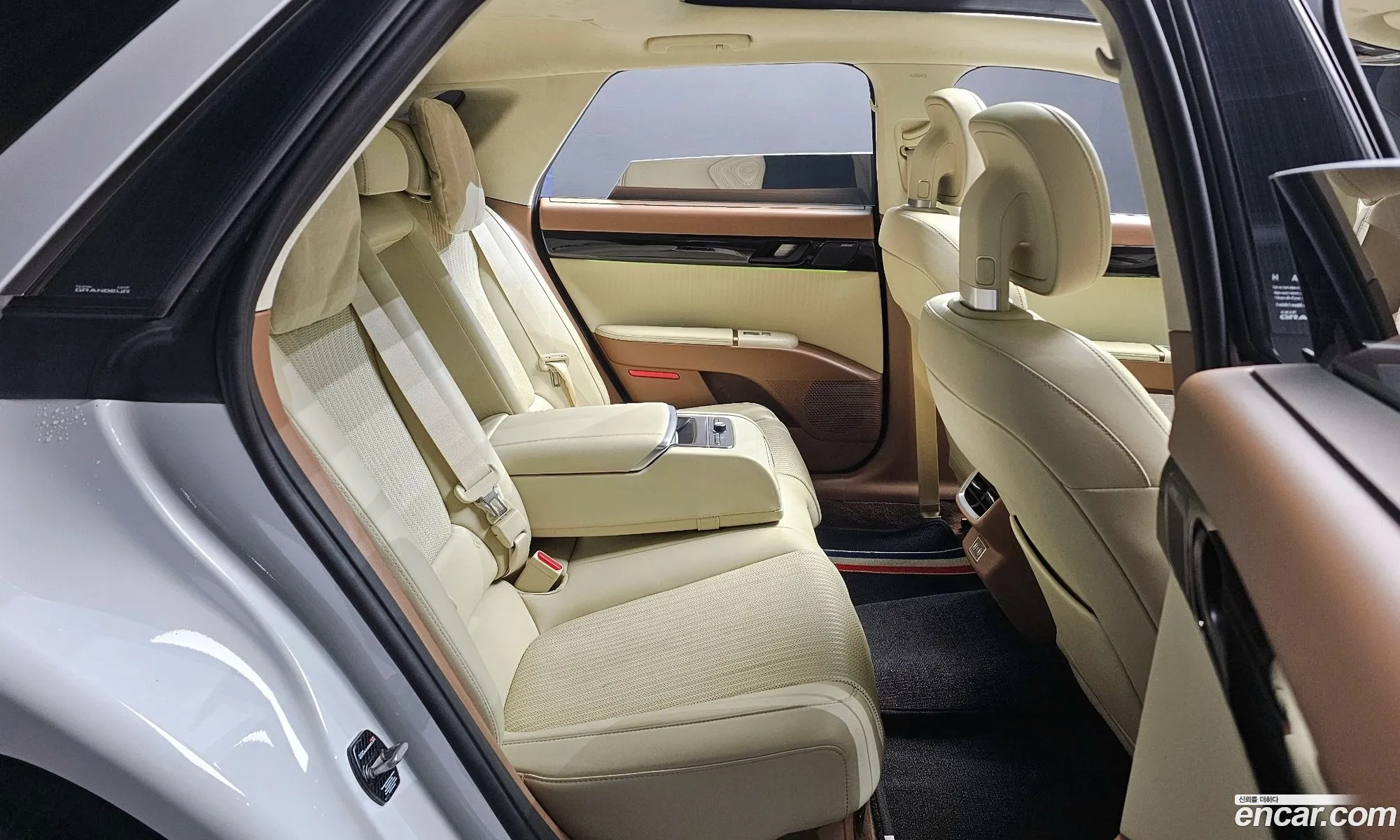 Hyundai Grandeur Hybrid 2023 — 13