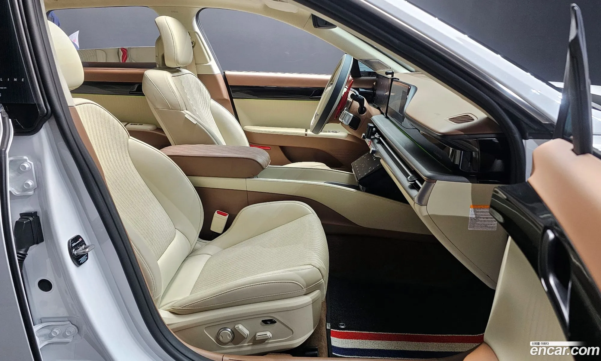 Hyundai Grandeur Hybrid 2023 — 10