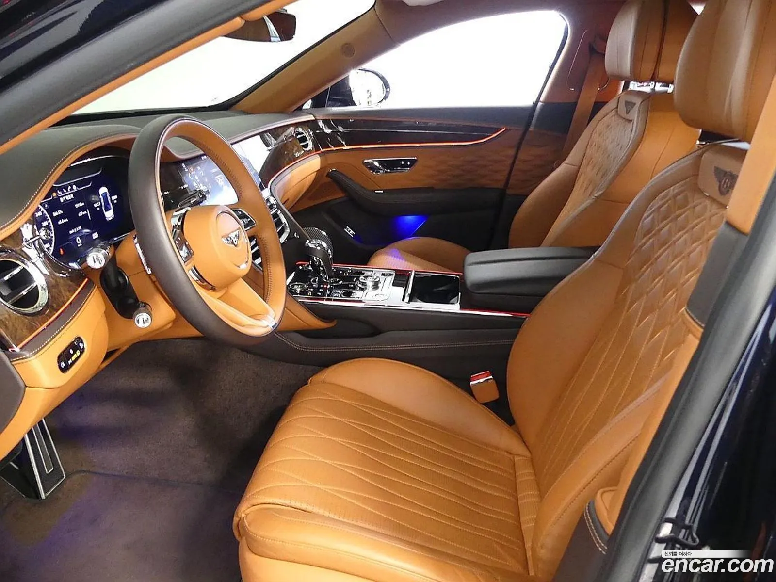 Bentley Flying Spur 2023 — 11