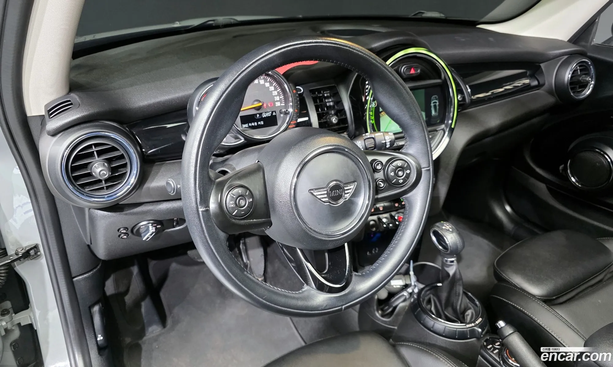 Mini Cooper 2017 — 17