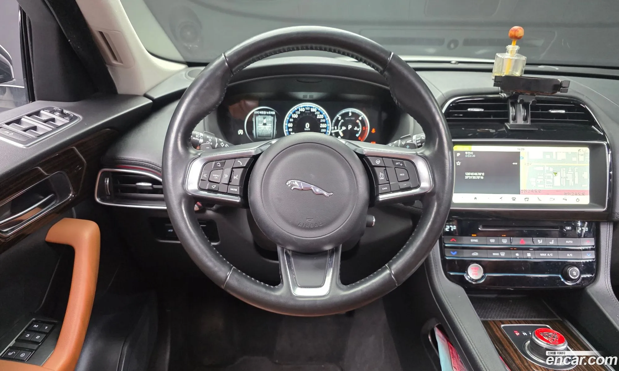 Jaguar F-Pace 2017 SADCA2BN4JA278236 — 12