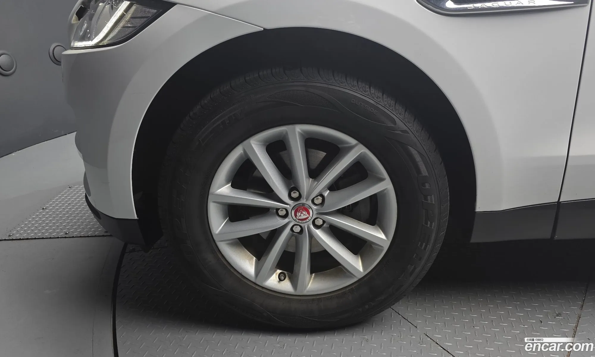 Jaguar F-Pace 2017 SADCA2BN4JA278236 — 8