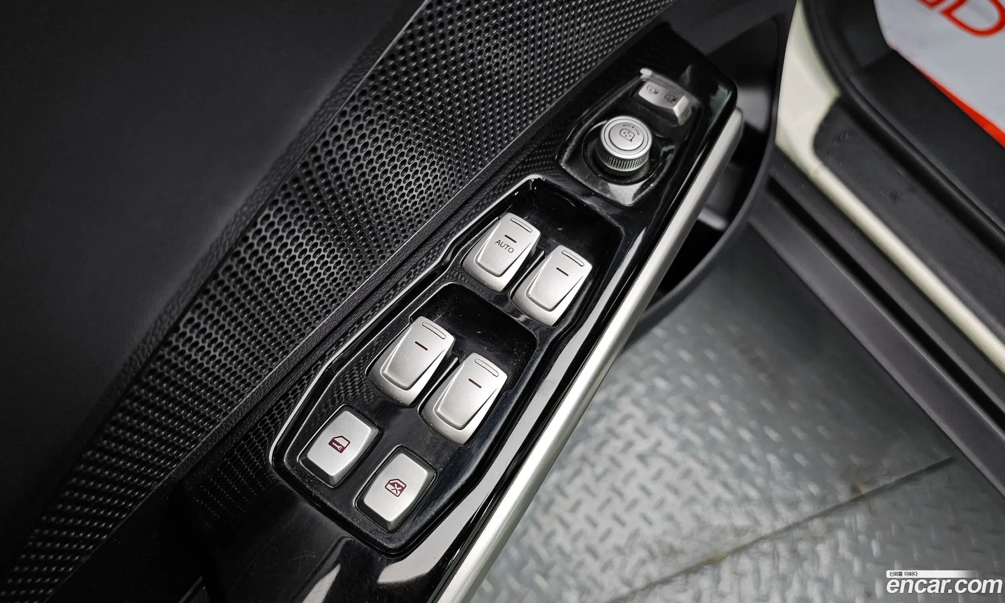 KG Mobility (SsangYong) Tivoli 2015 — 12