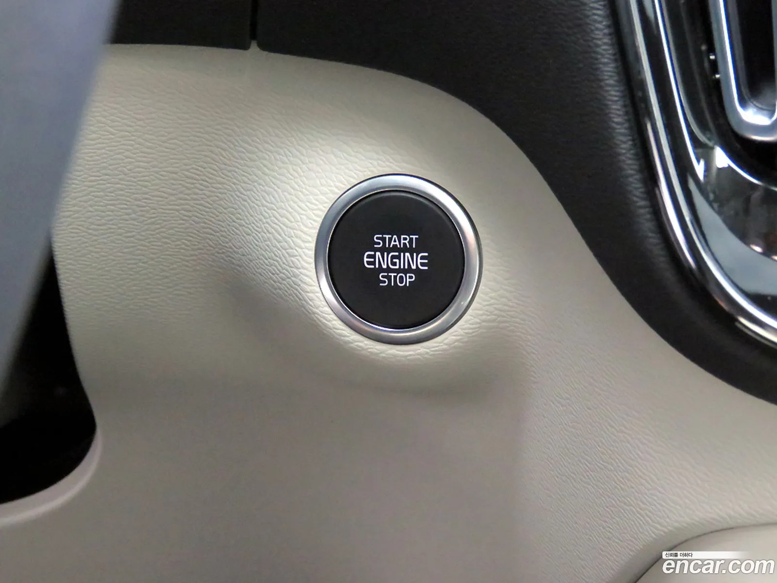 Volvo XC40 2025 — 3