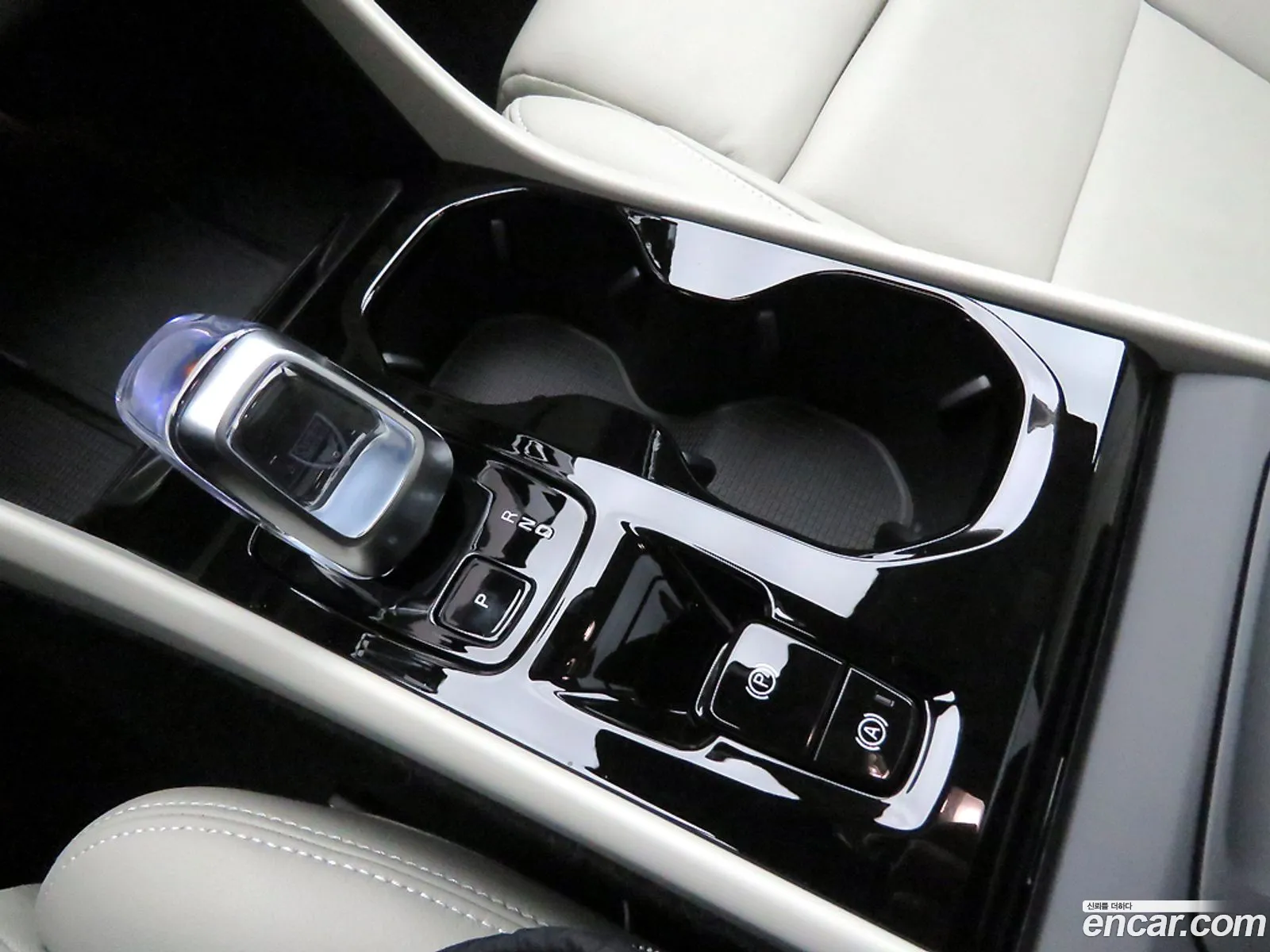 Volvo XC40 2025 — 11