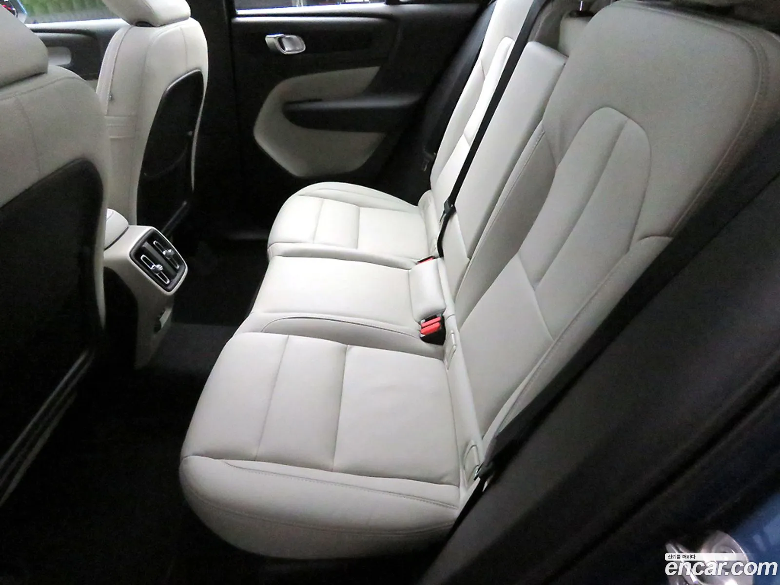 Volvo XC40 2025 — 9