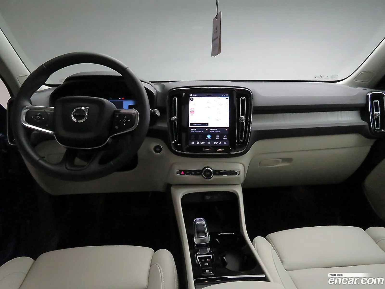 Volvo XC40 2025 — 8