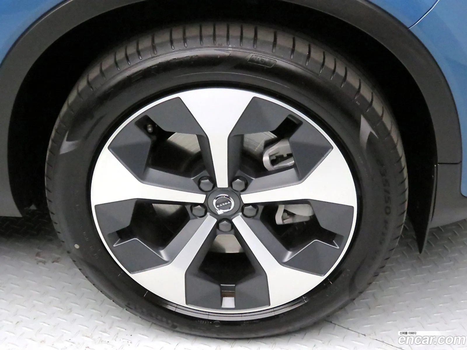 Volvo XC40 2025 — 4