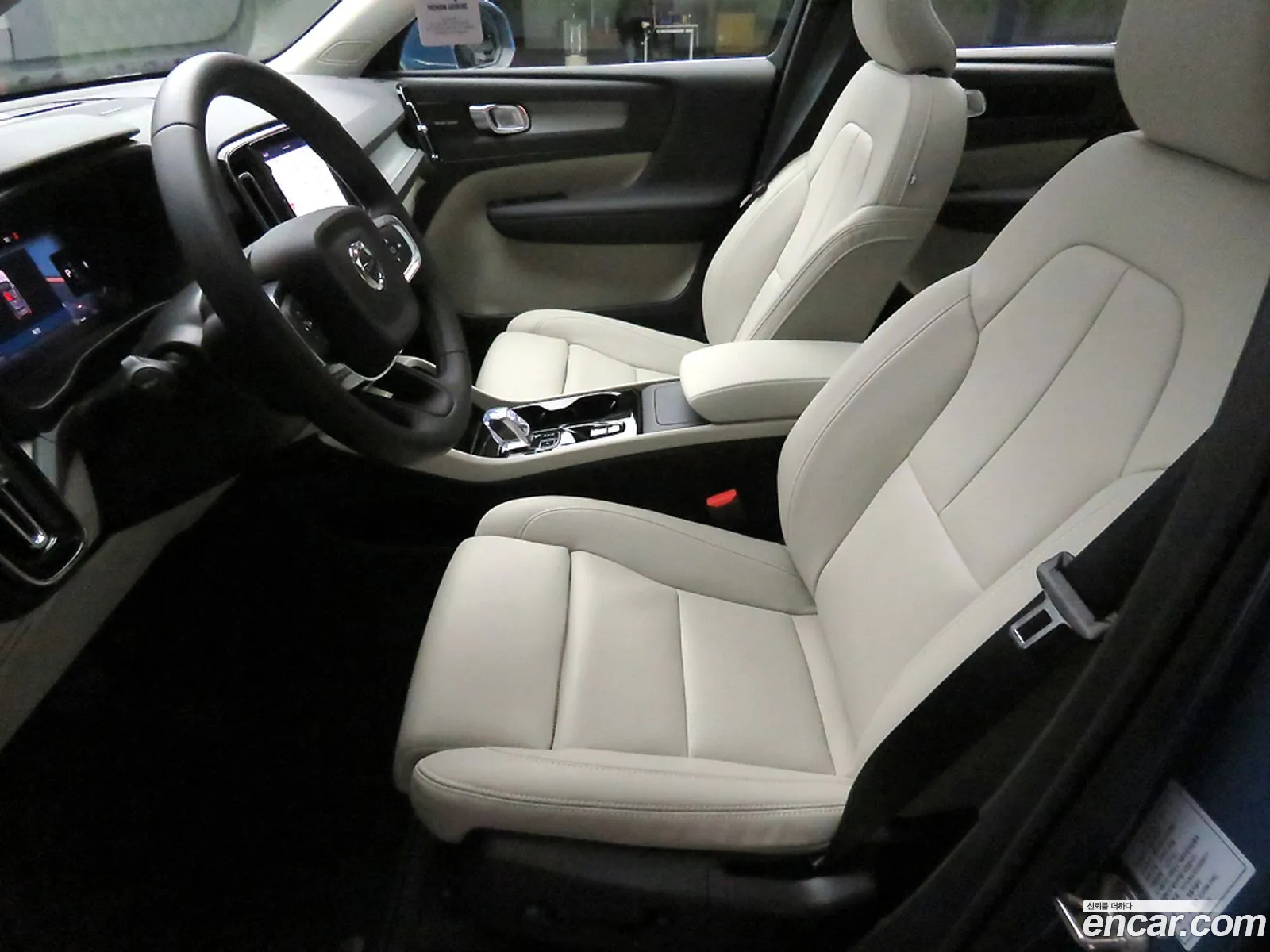 Volvo XC40 2025 — 14