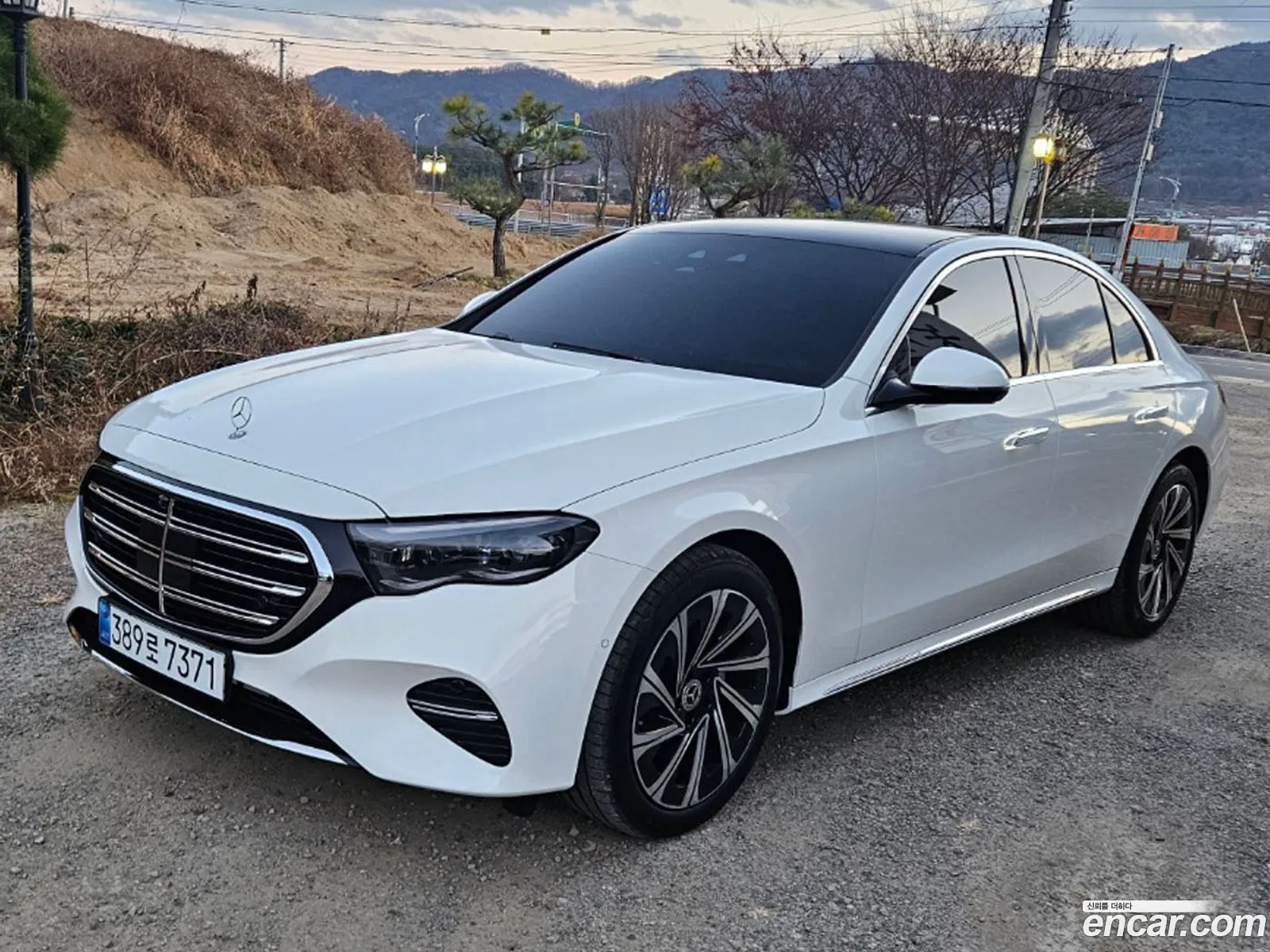 Mercedes-Benz E-Class W214 2025 — 16